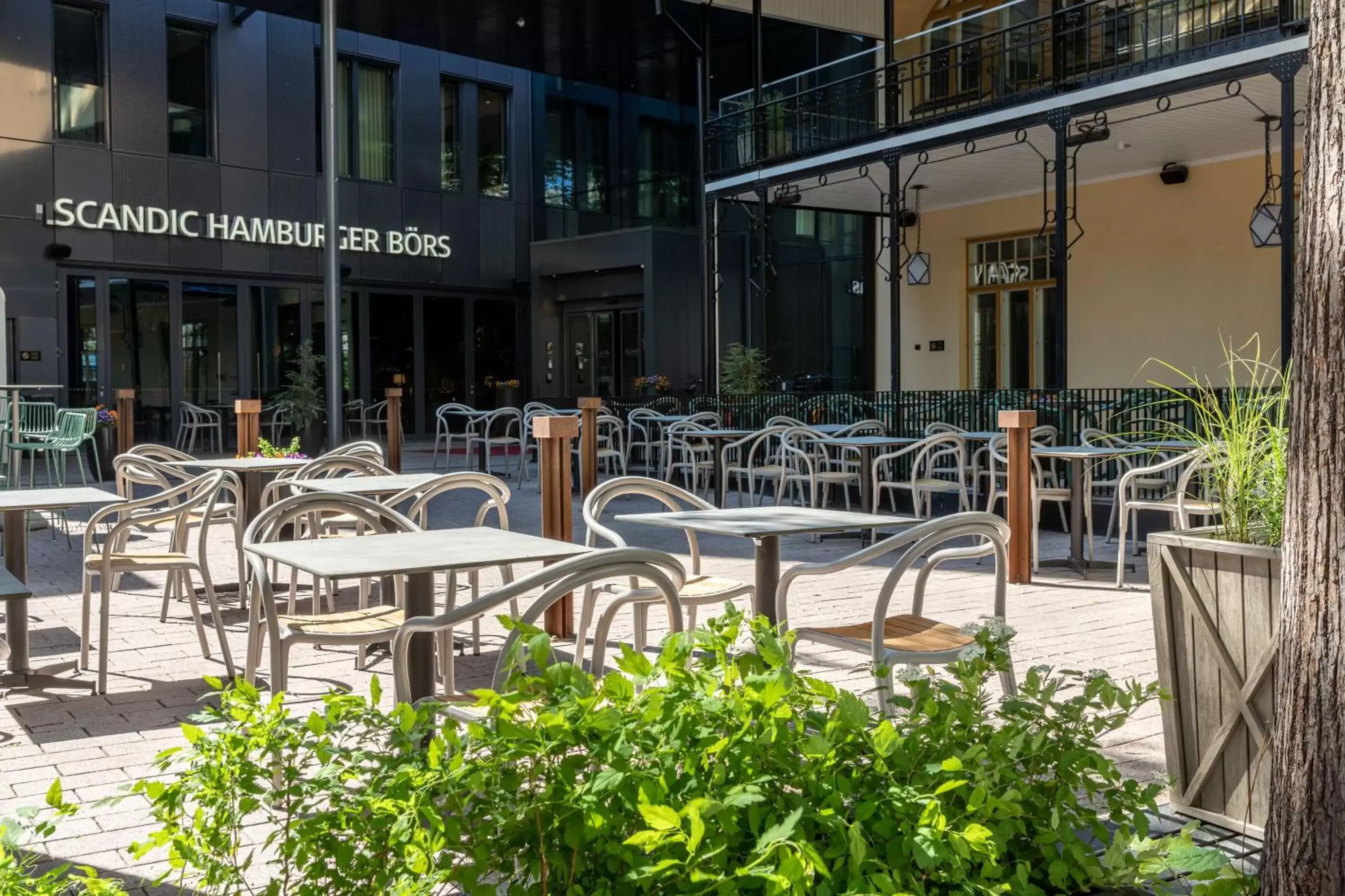 Property building, Restaurant/Places to Eat in Scandic Hamburger Börs