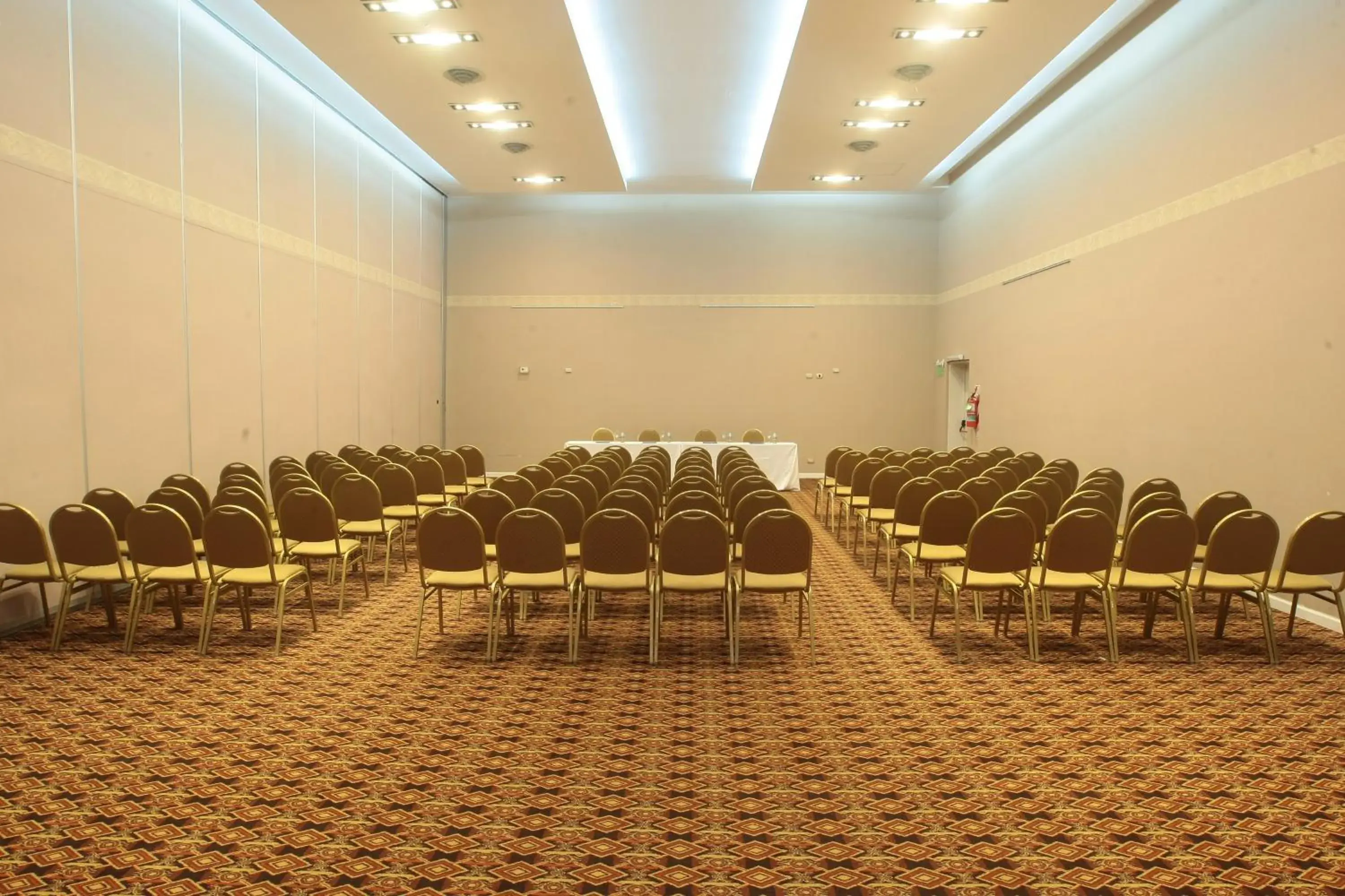 Business facilities, Business Area/Conference Room in Howard Johnson Rio Cuarto Hotel y Casino
