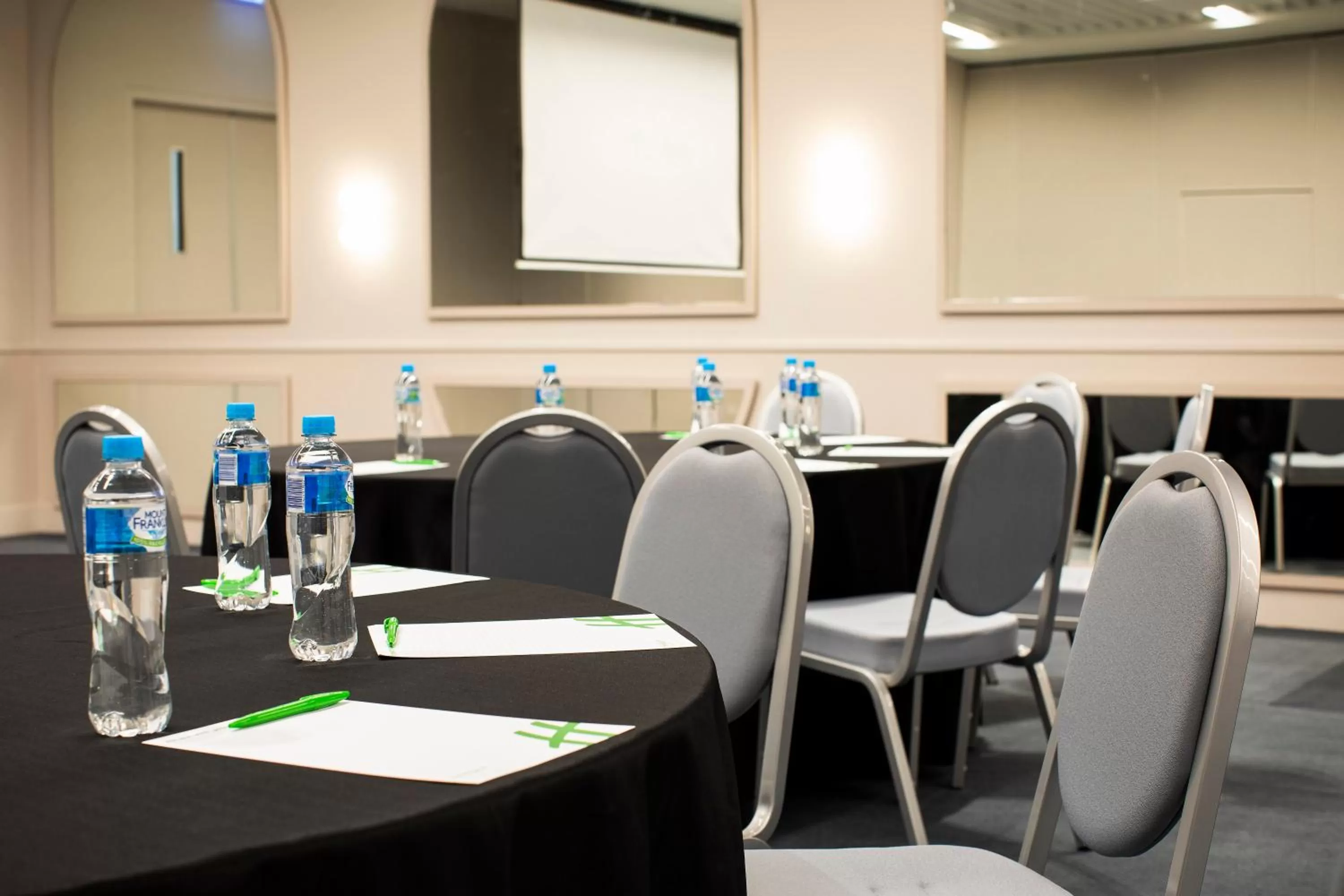 Meeting/conference room in Holiday Inn Werribee by IHG