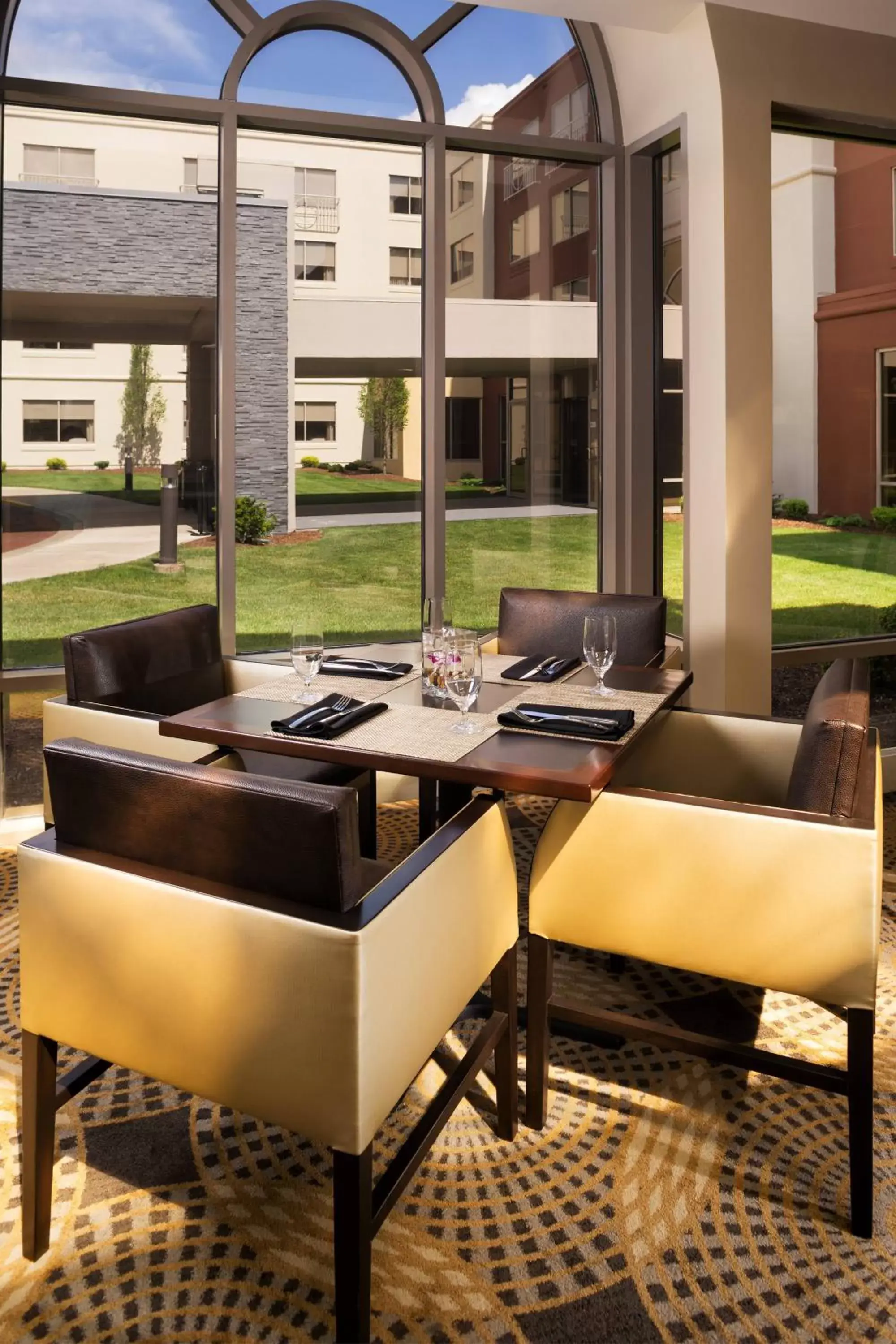 Restaurant/Places to Eat in Sheraton Hartford South