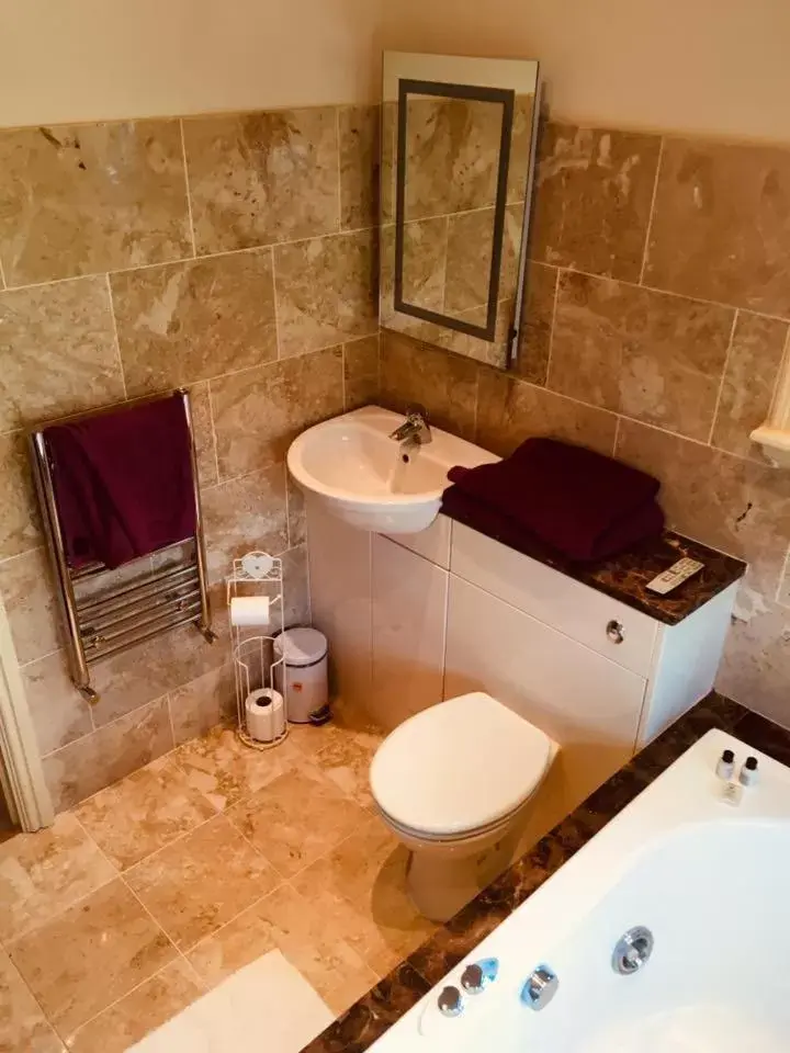 Bathroom in Brass Castle Country House Accommodation
