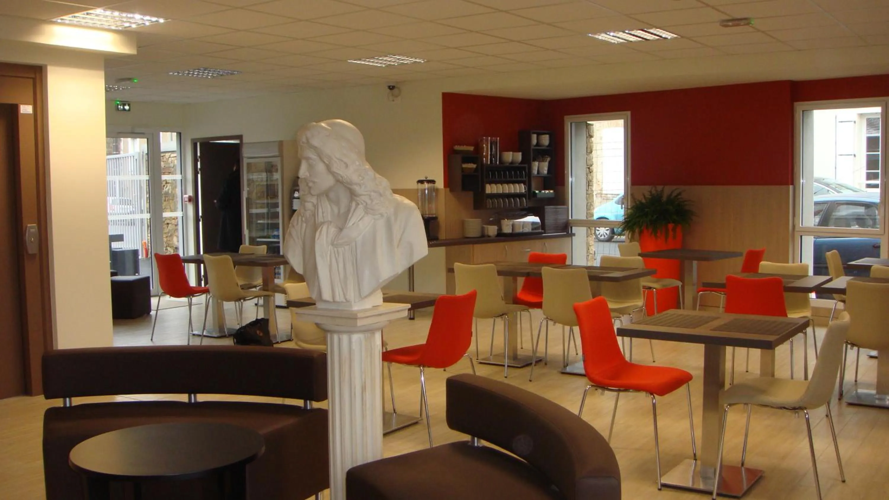 Restaurant/places to eat in The Originals Access, Hôtel Cholet Gare