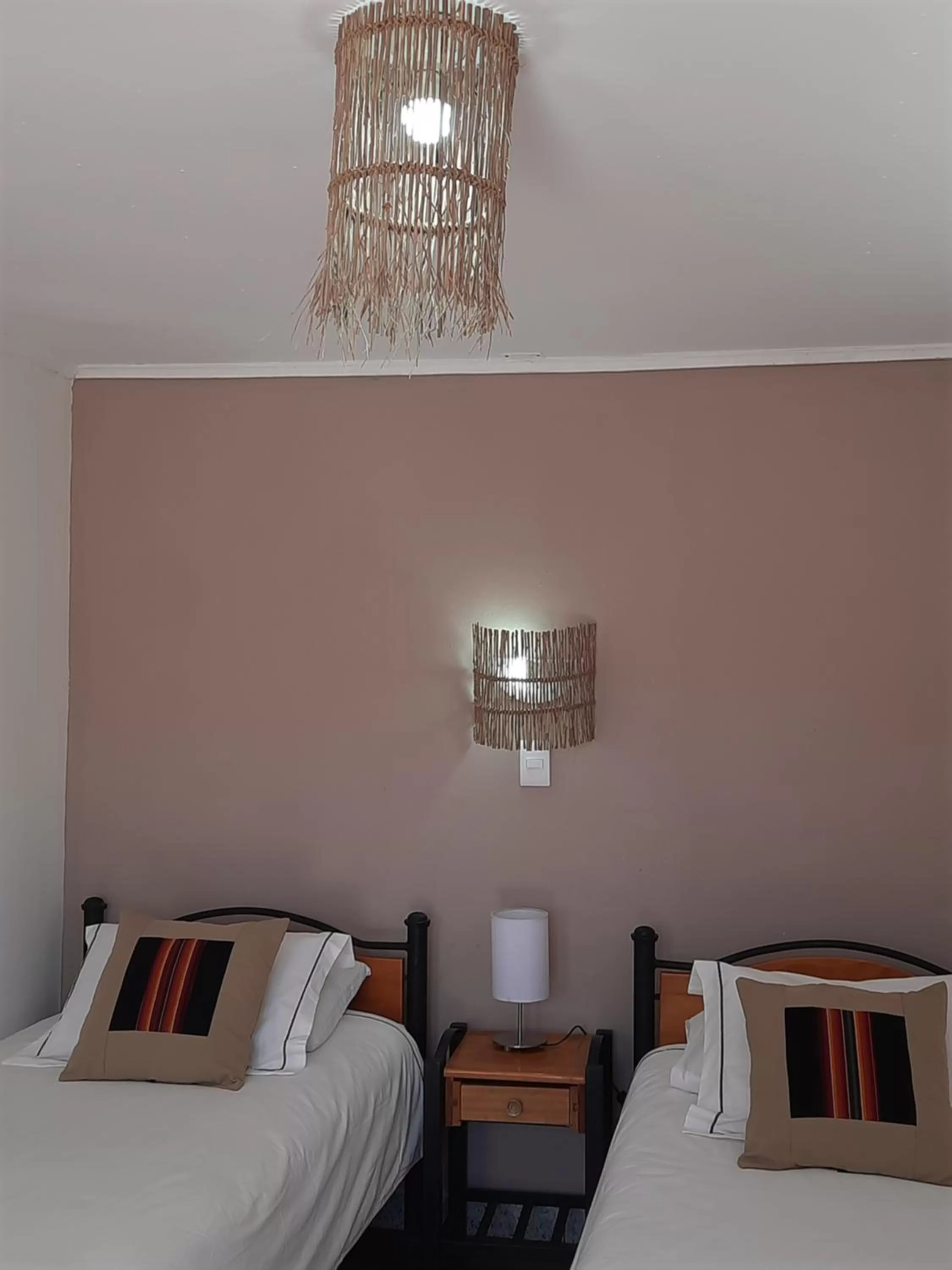 Twin Room in Hostal Katarpe