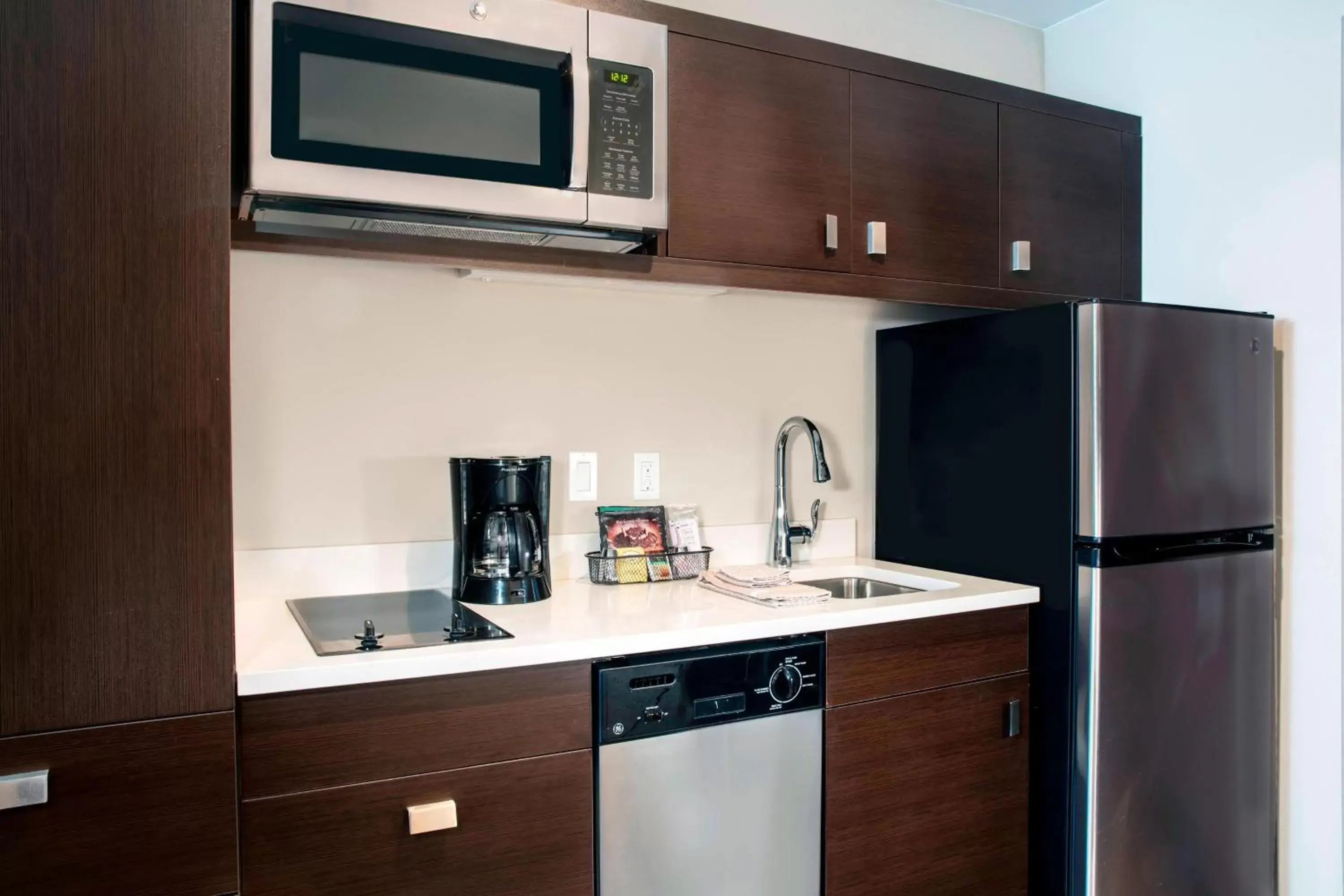 Kitchen or kitchenette, Kitchen/Kitchenette in TownePlace Suites by Marriott Miami Homestead