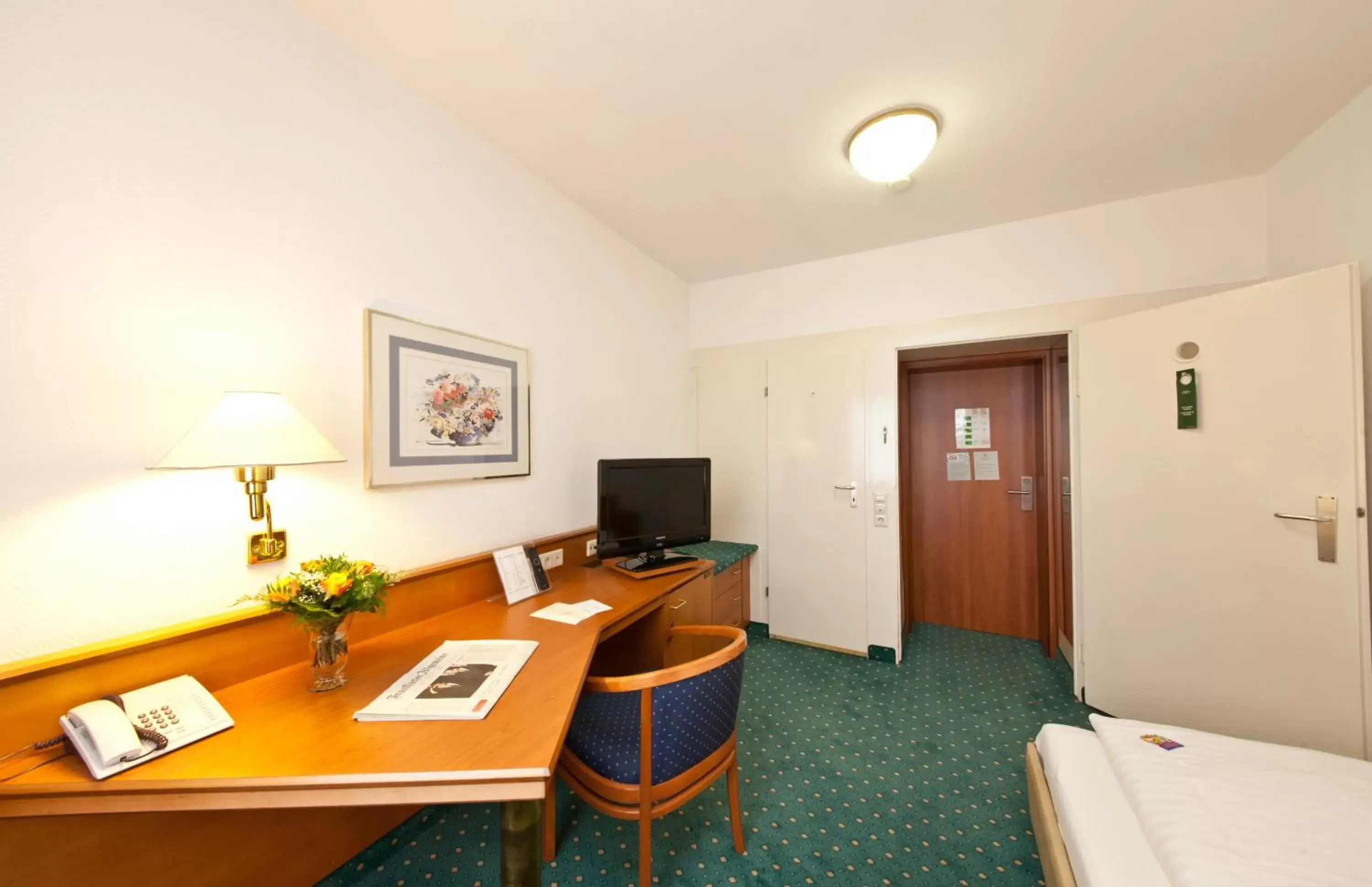 Photo of the whole room in Novum Hotel Boulevard Stuttgart City