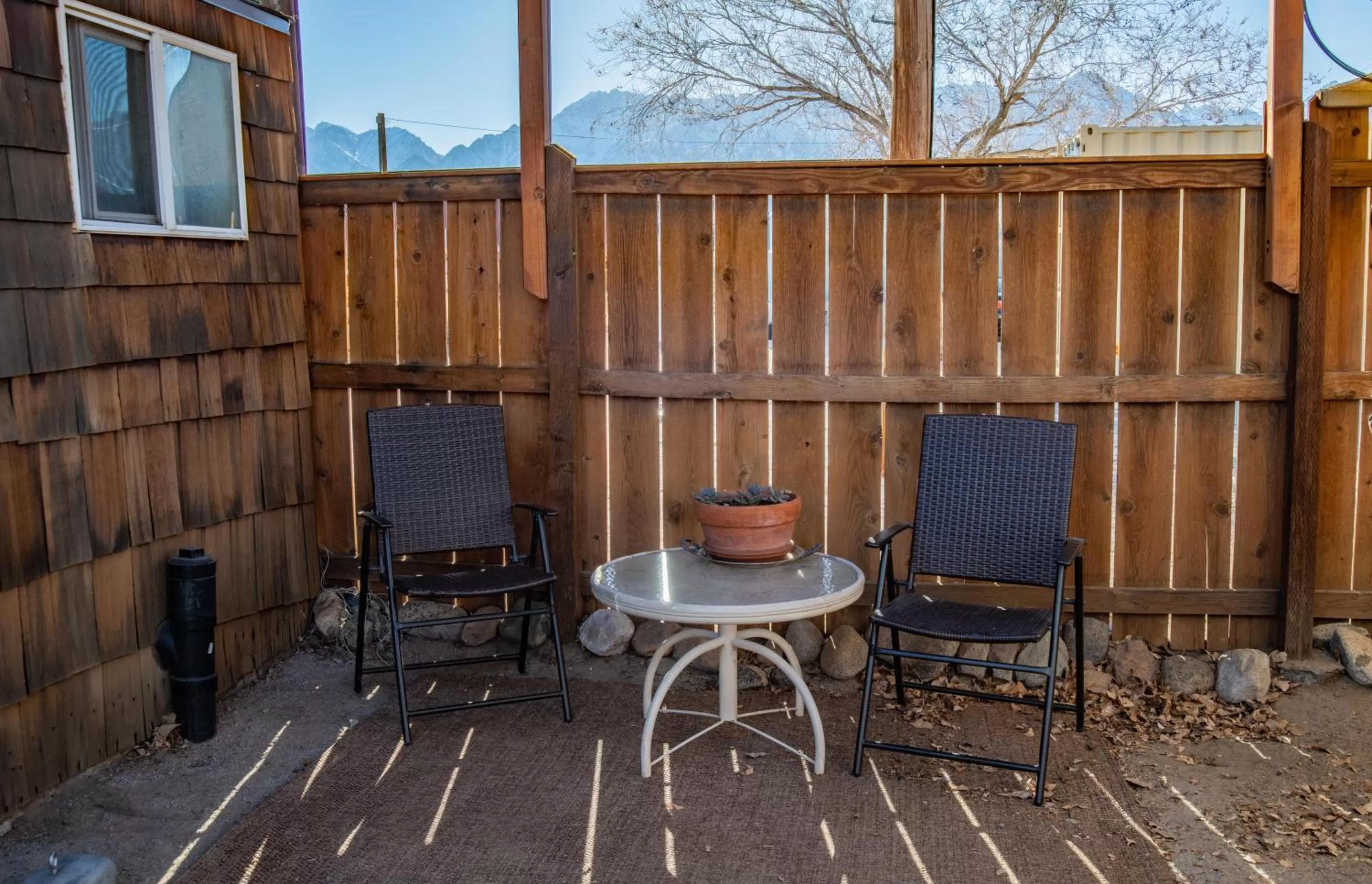 Patio in Mt Williamson Motel and Basecamp