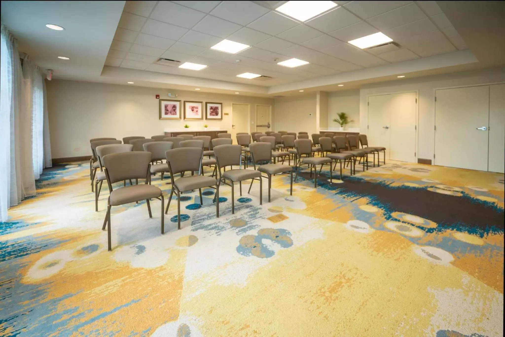 Meeting/conference room in Staybridge Suites - Summerville, an IHG Hotel