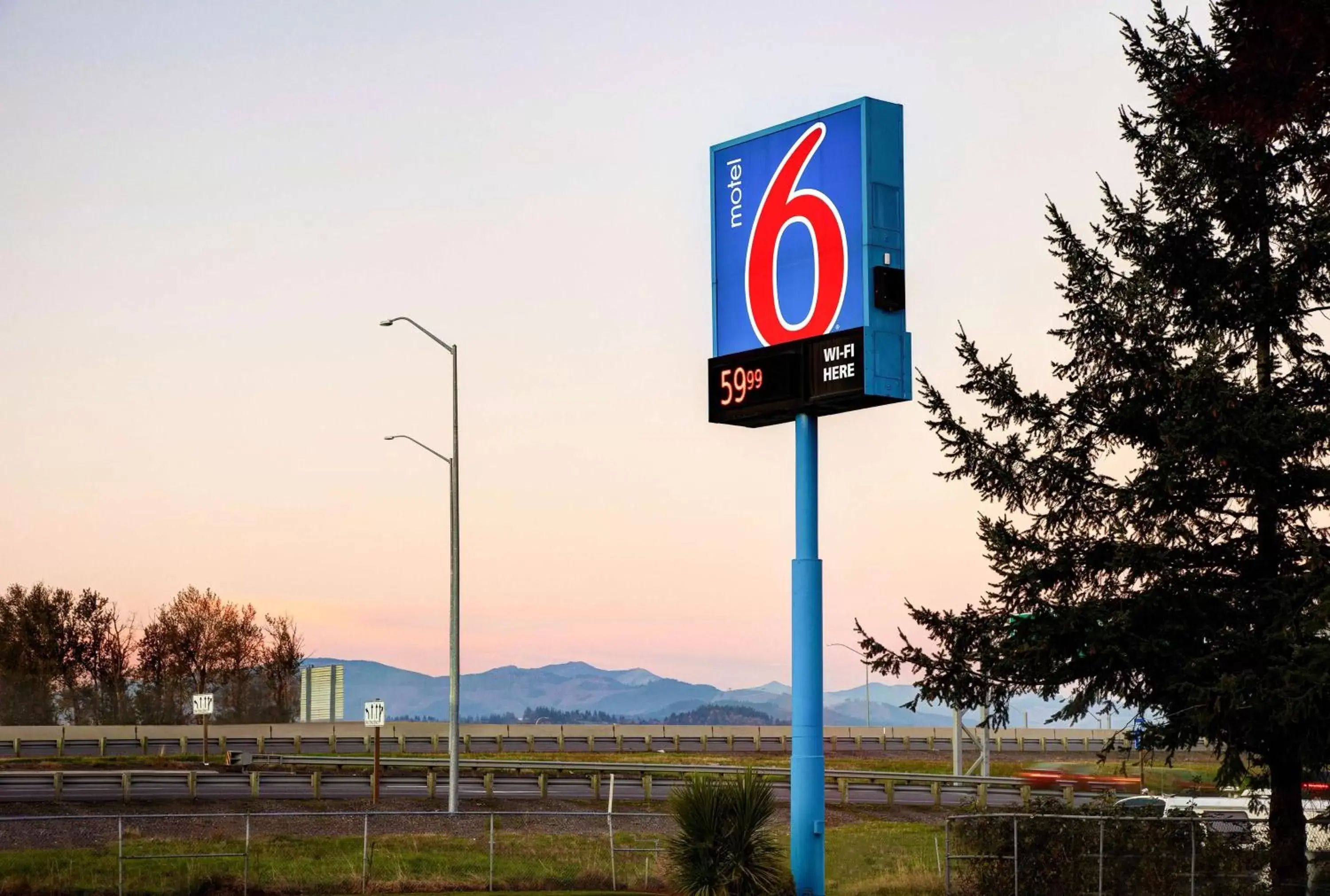 Property building in Motel 6-Troutdale, OR - Portland East