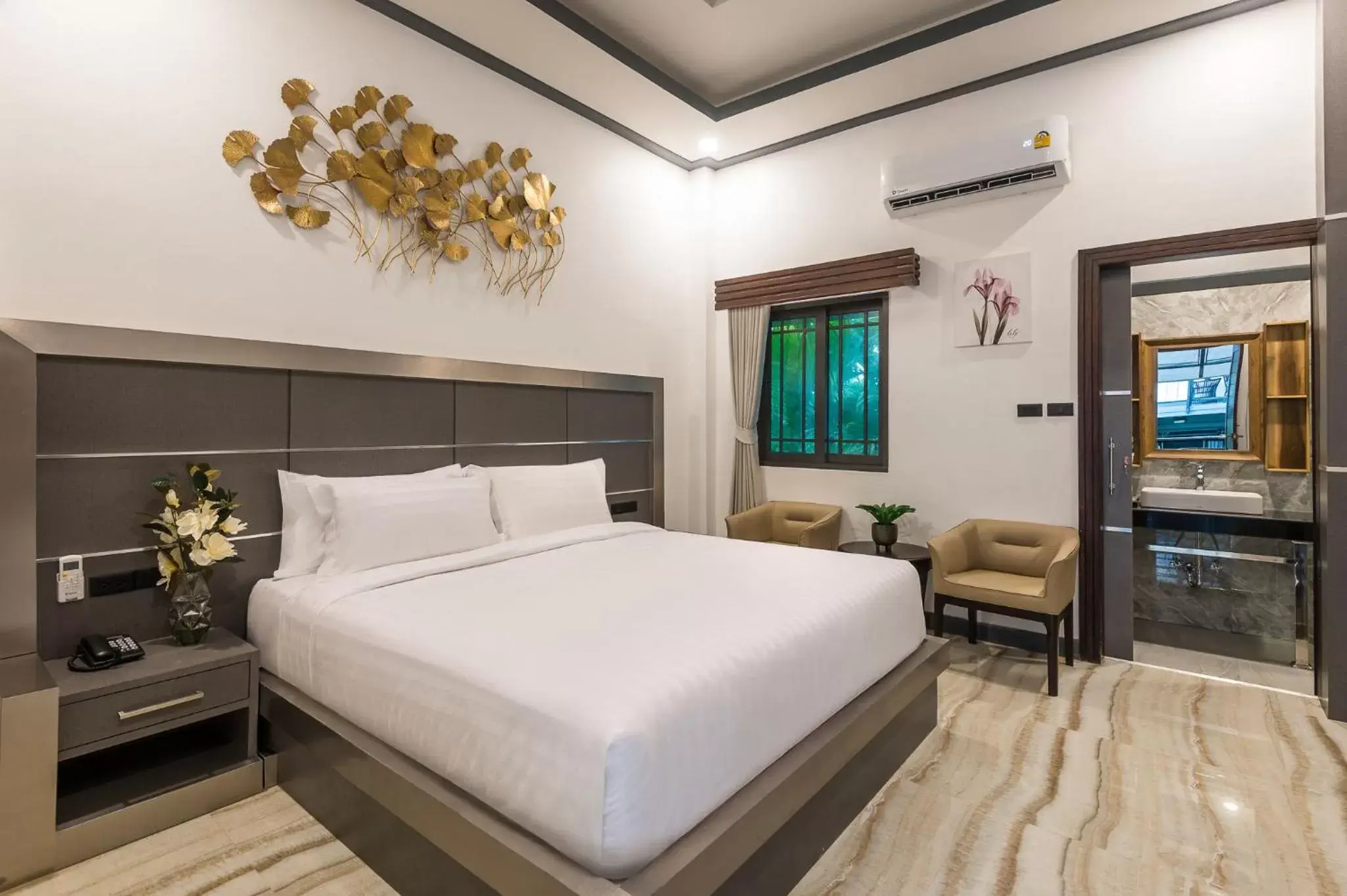 Bedroom, Bed in Loy Chalet Bedroom, Bed in Loy Chalet