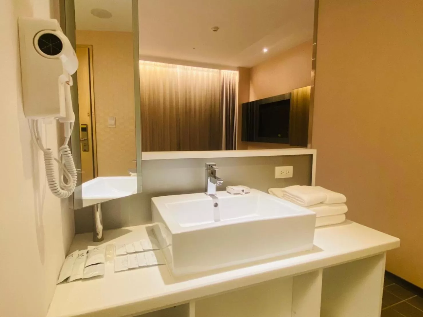 Bathroom in Artinn藝築文旅-台北站前館