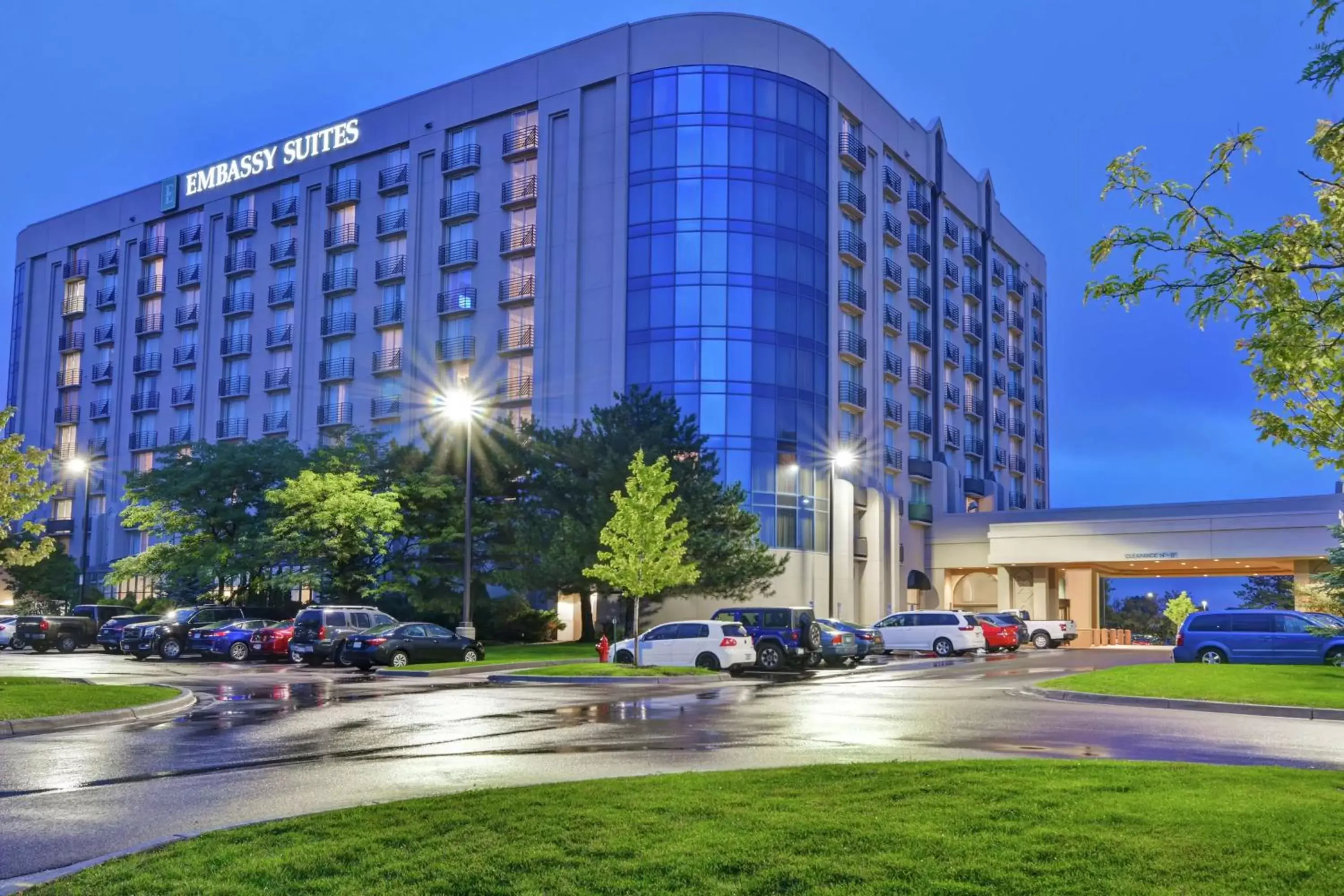 Property Building in Embassy Suites by Hilton Minneapolis Airport
