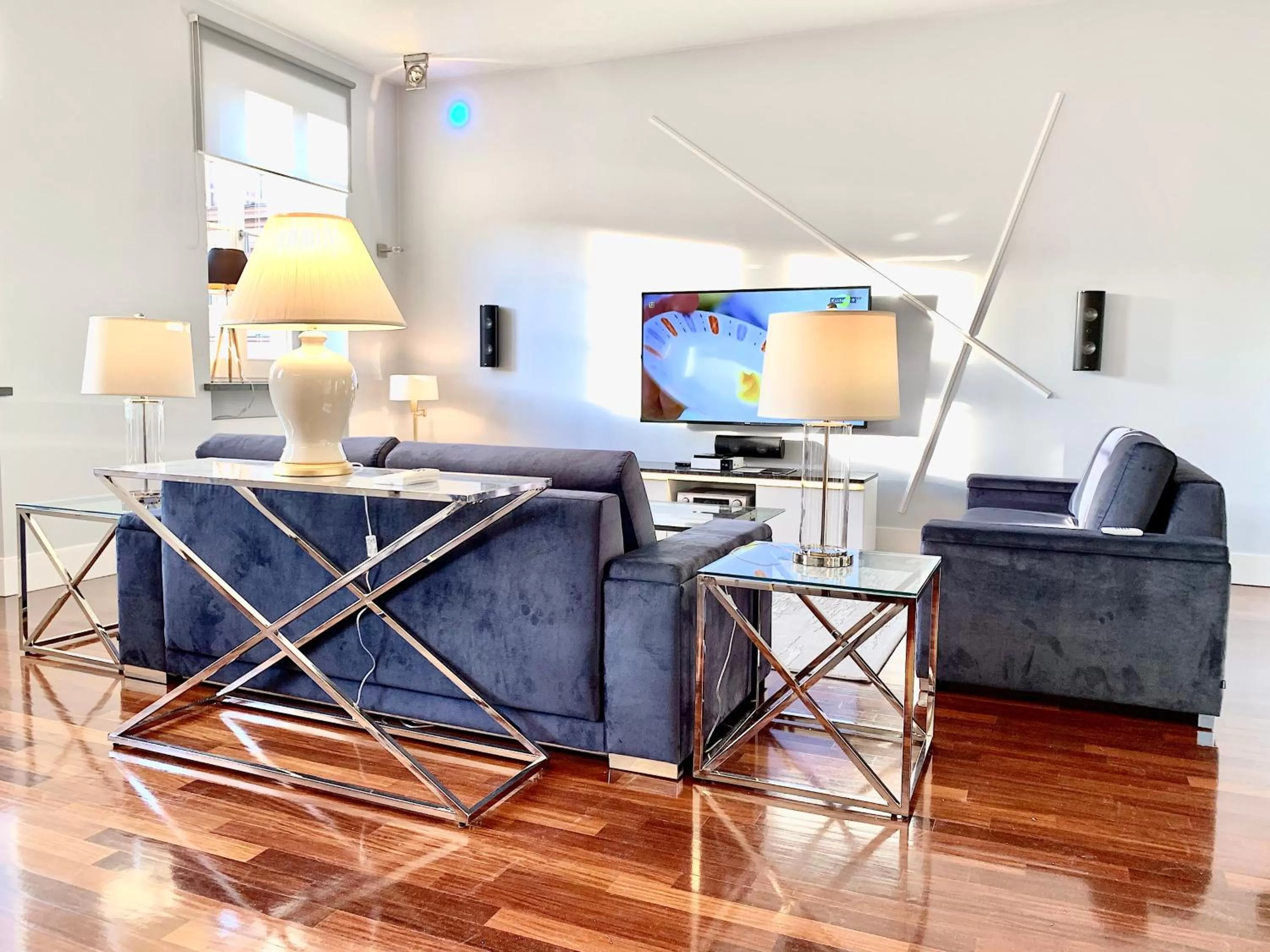 MONDRIAN Suite with Old Town Market Square view in Luxury Apartments MONDRIAN Market Square II