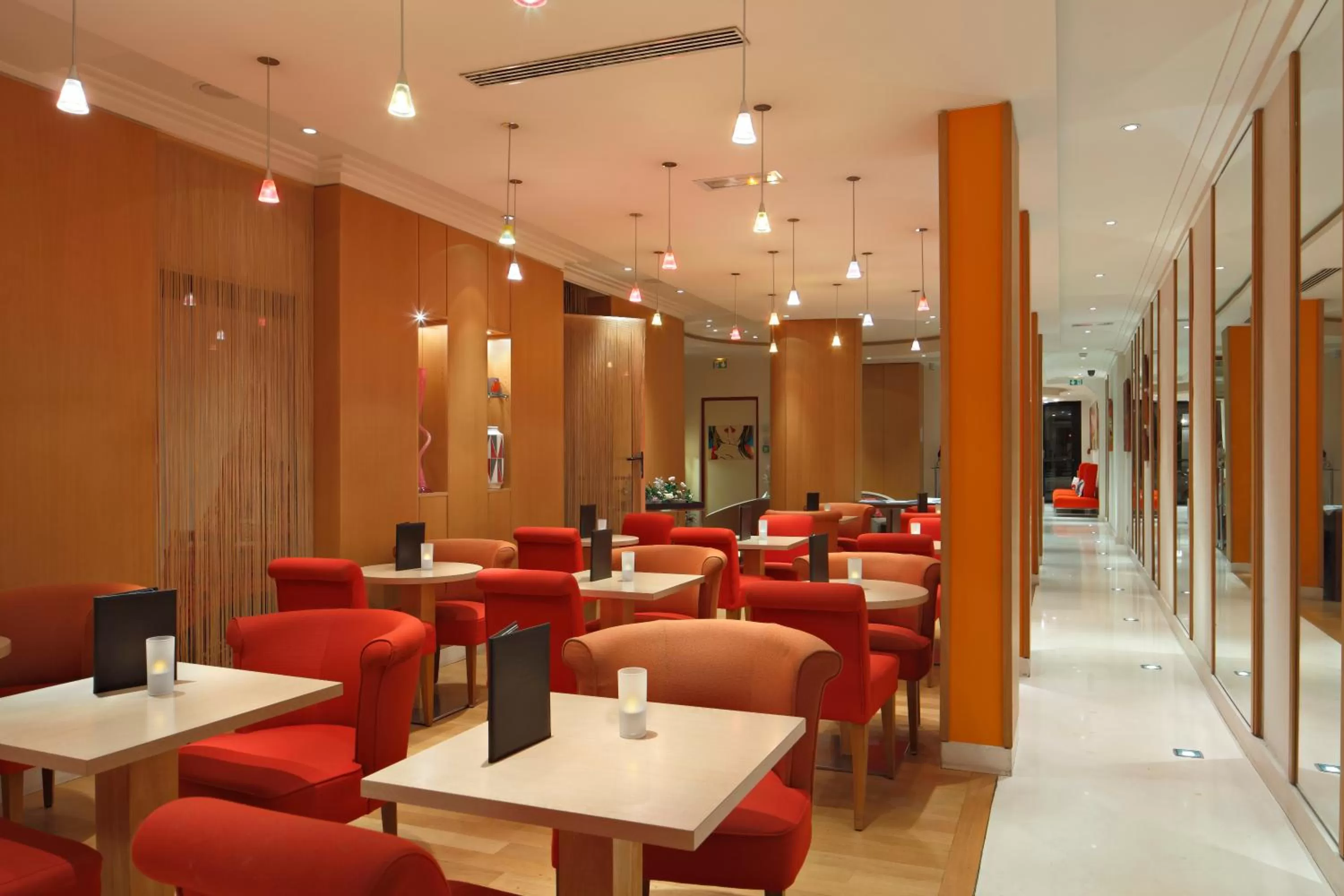 Restaurant/places to eat in Westside Arc de Triomphe Hotel