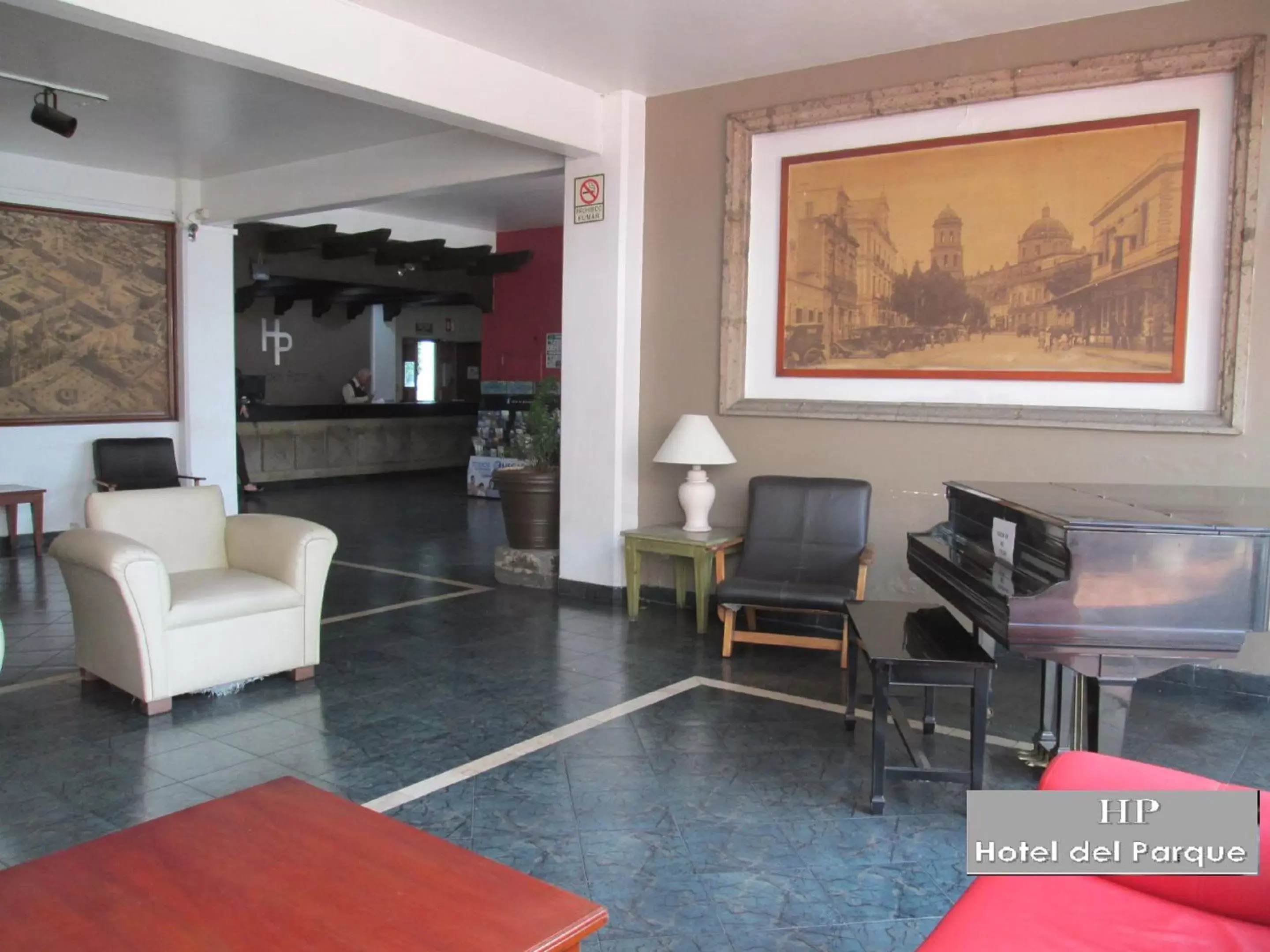 Seating area in Hotel Del Parque