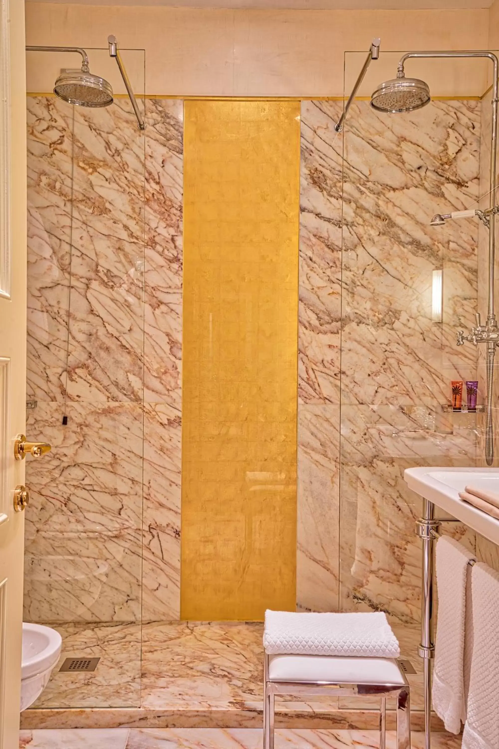 Shower, Bathroom in Londra Palace Venezia