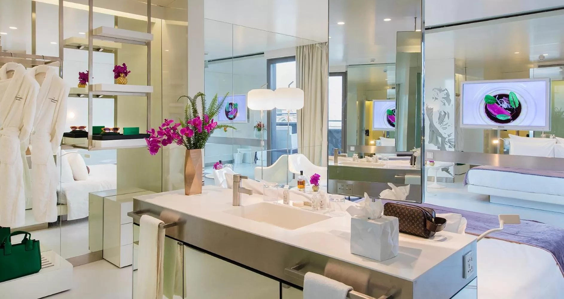 Bathroom in The Mirror Barcelona - Adults Only