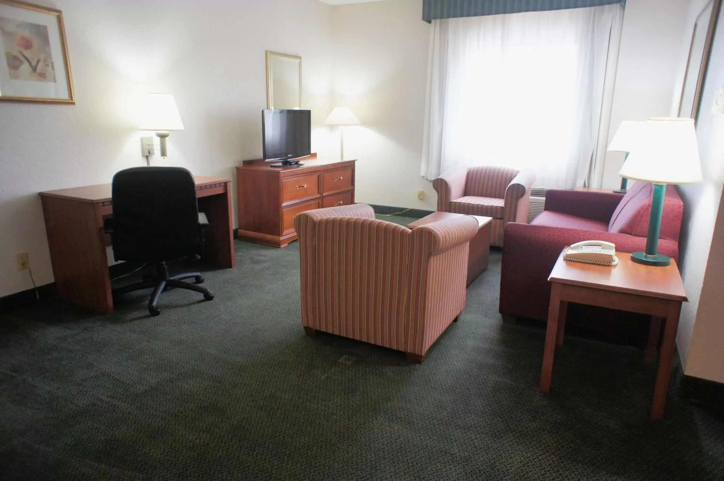 Photo of the whole room, Seating Area in La Quinta Inn by Wyndham Ft. Lauderdale Tamarac East