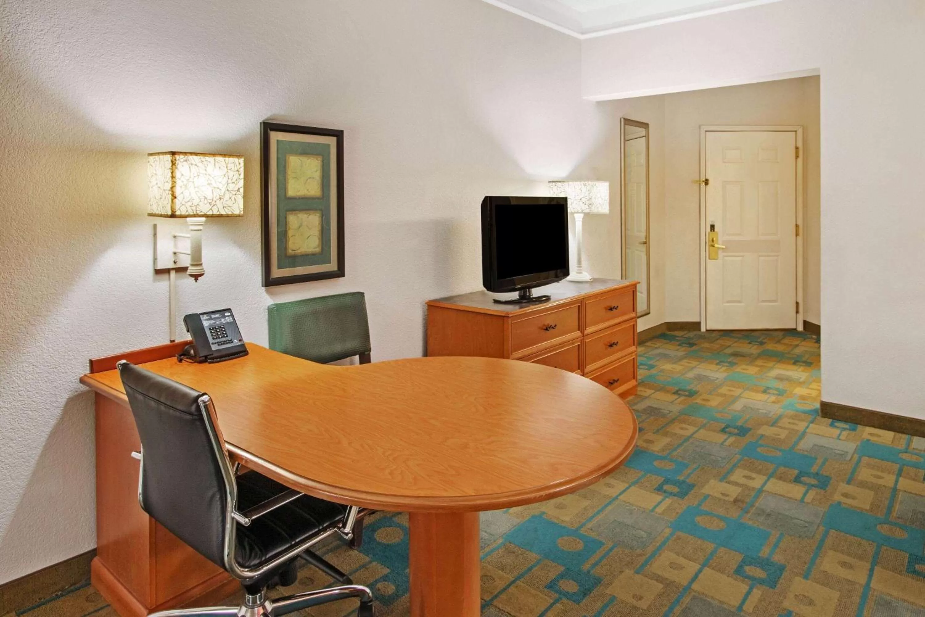 Photo of the whole room in La Quinta by Wyndham Albuquerque West