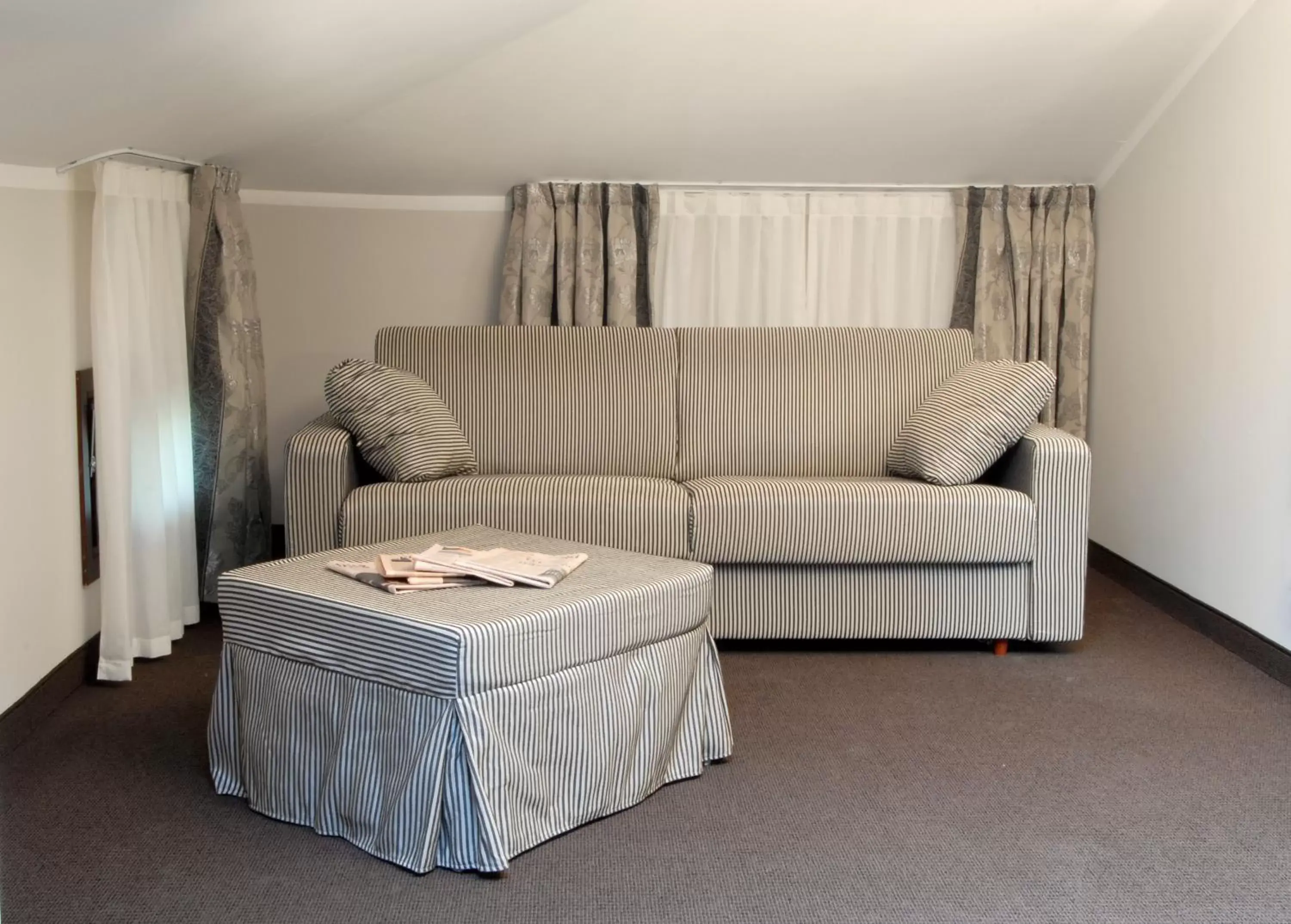 Photo of the whole room, Seating Area in Hotel Villa Pannonia