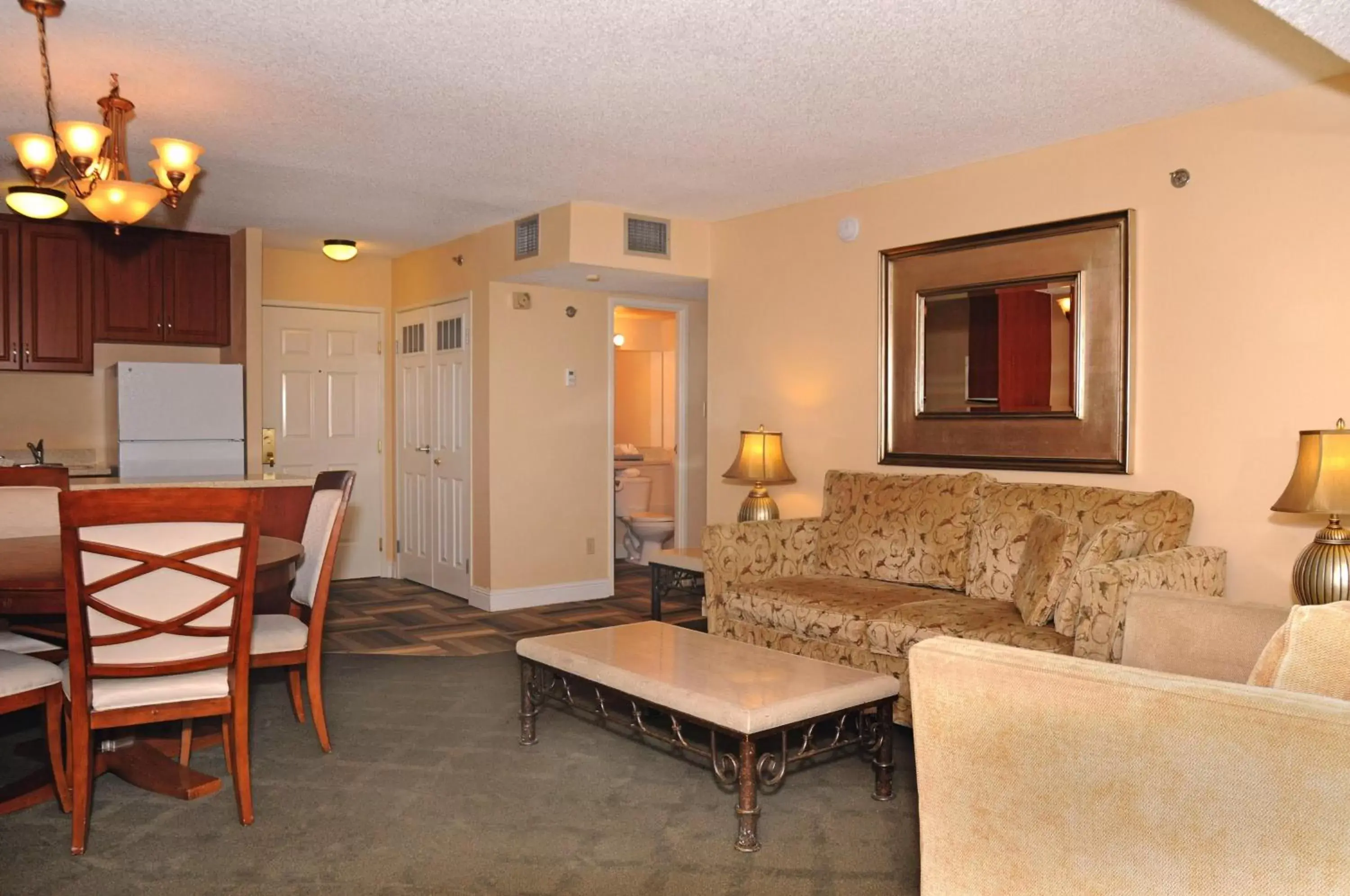 Living room, Seating Area in Jockey Resort Suites Center Strip