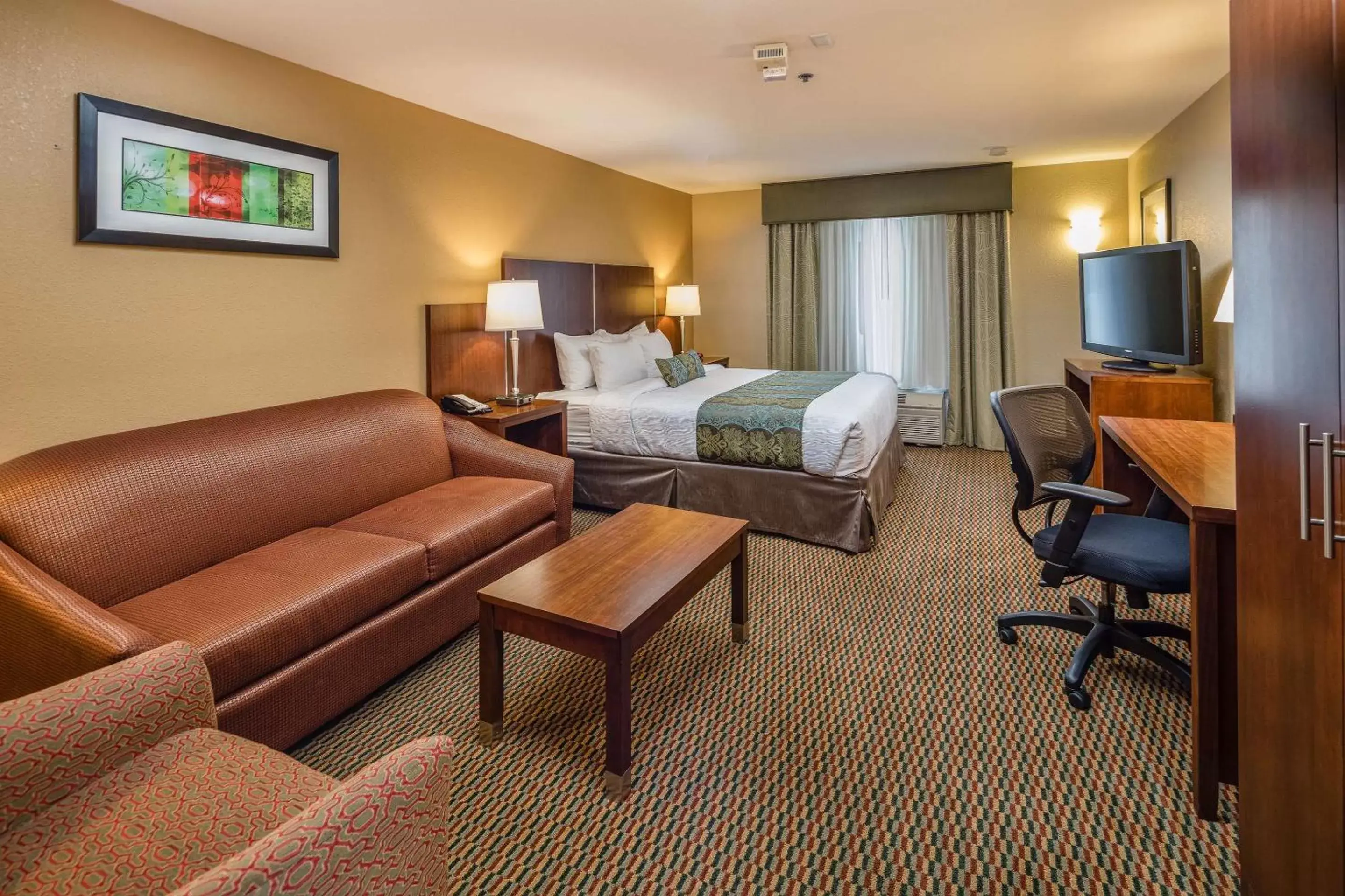 Photo of the whole room in Best Western Airport Inn & Suites Oakland