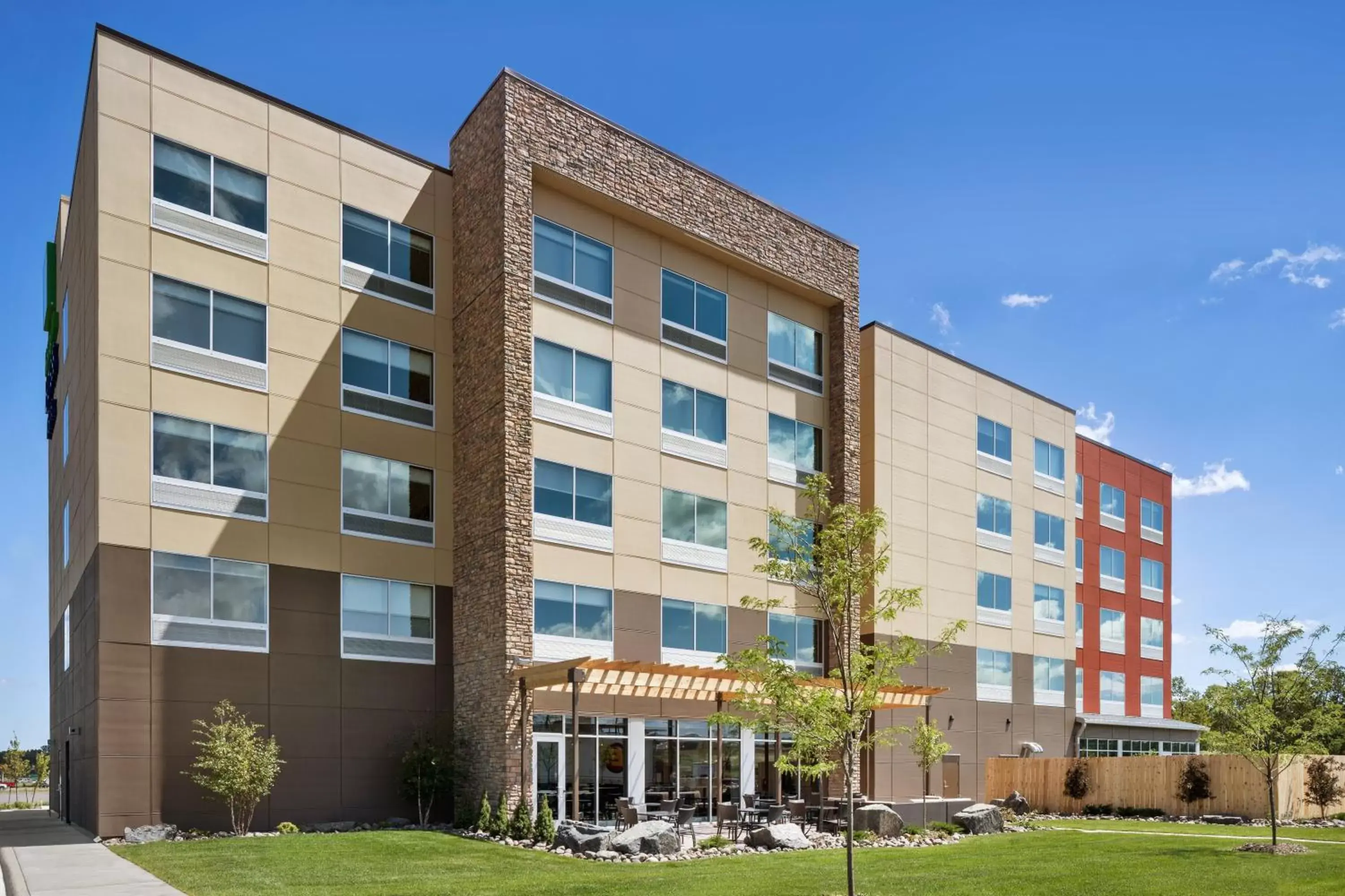 Property Building in Holiday Inn Express & Suites Duluth North - Miller Hill, an IHG Hotel