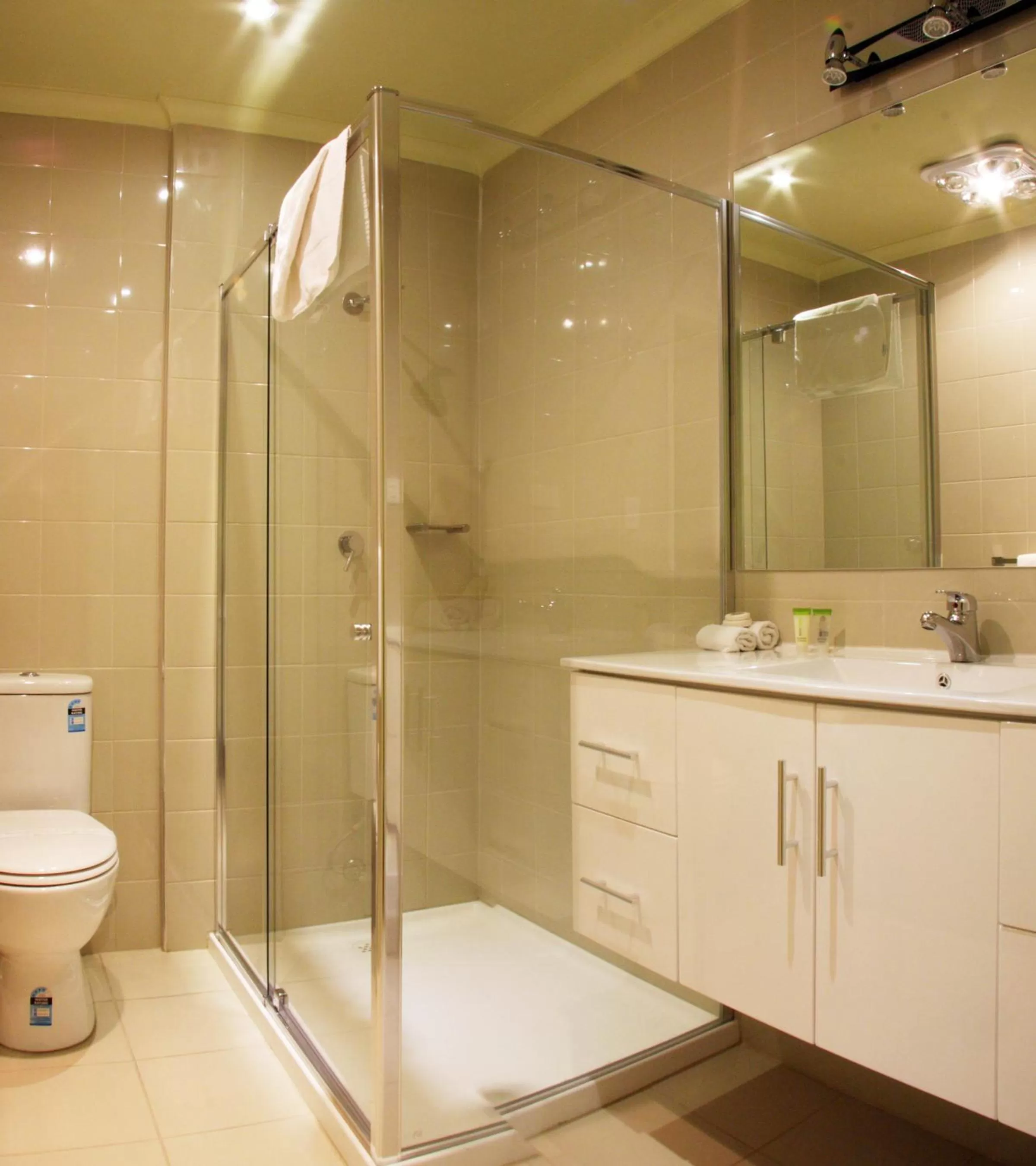 Shower in Best Western Plus Buckingham International