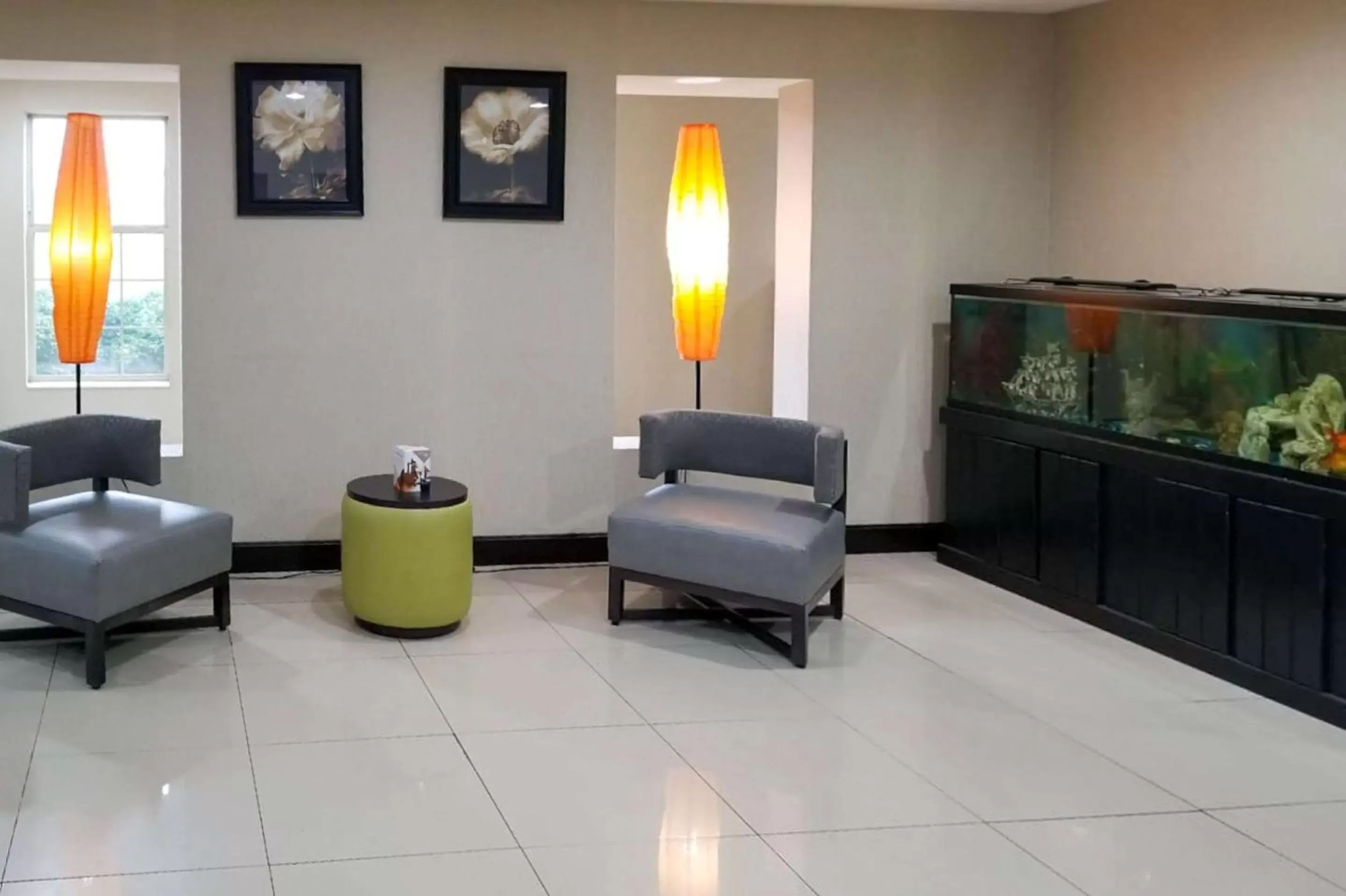 Lobby or reception, Seating Area in Clarion Pointe by Choice Hotels Corydon