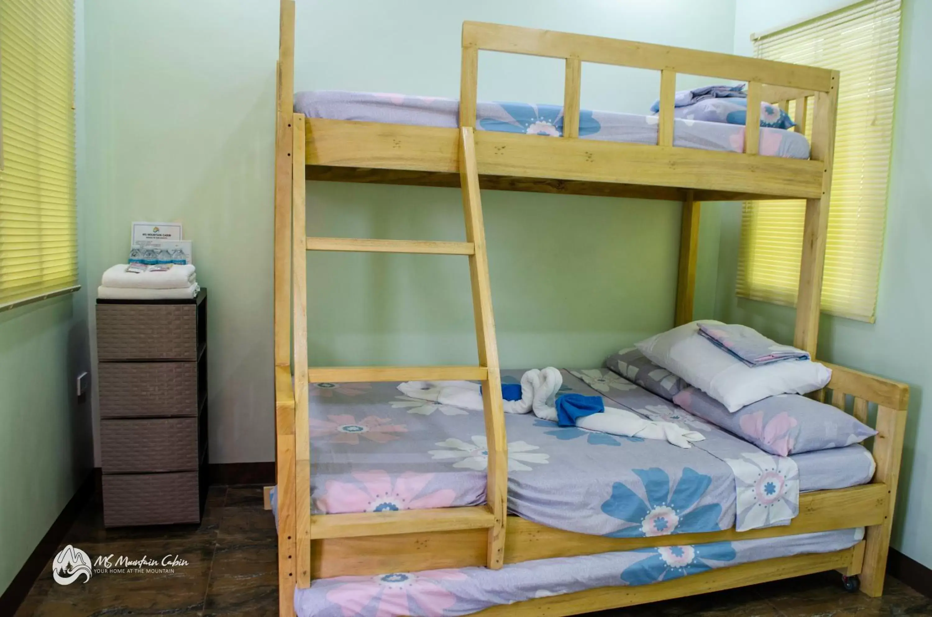 Bed in MS Mountain Cabin Bed in MS Mountain Cabin