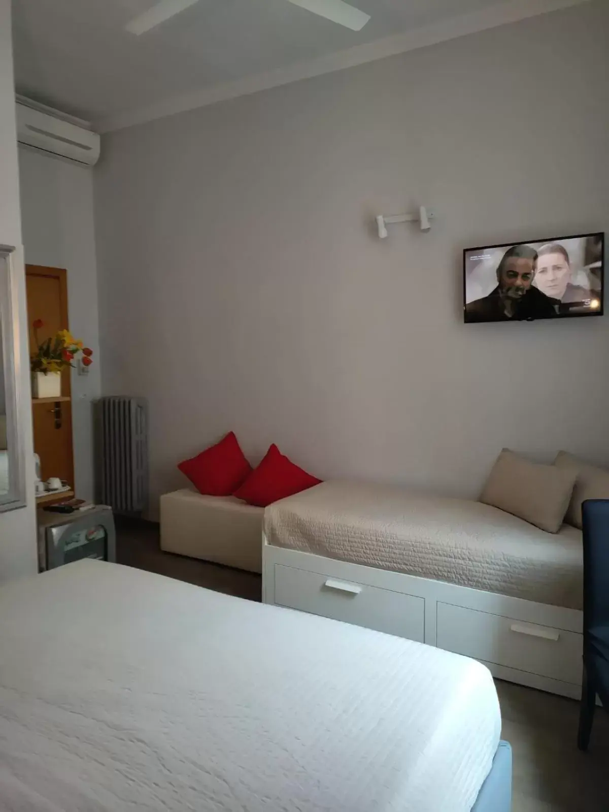 TV and multimedia, Bed in Hotel Castelfidardo