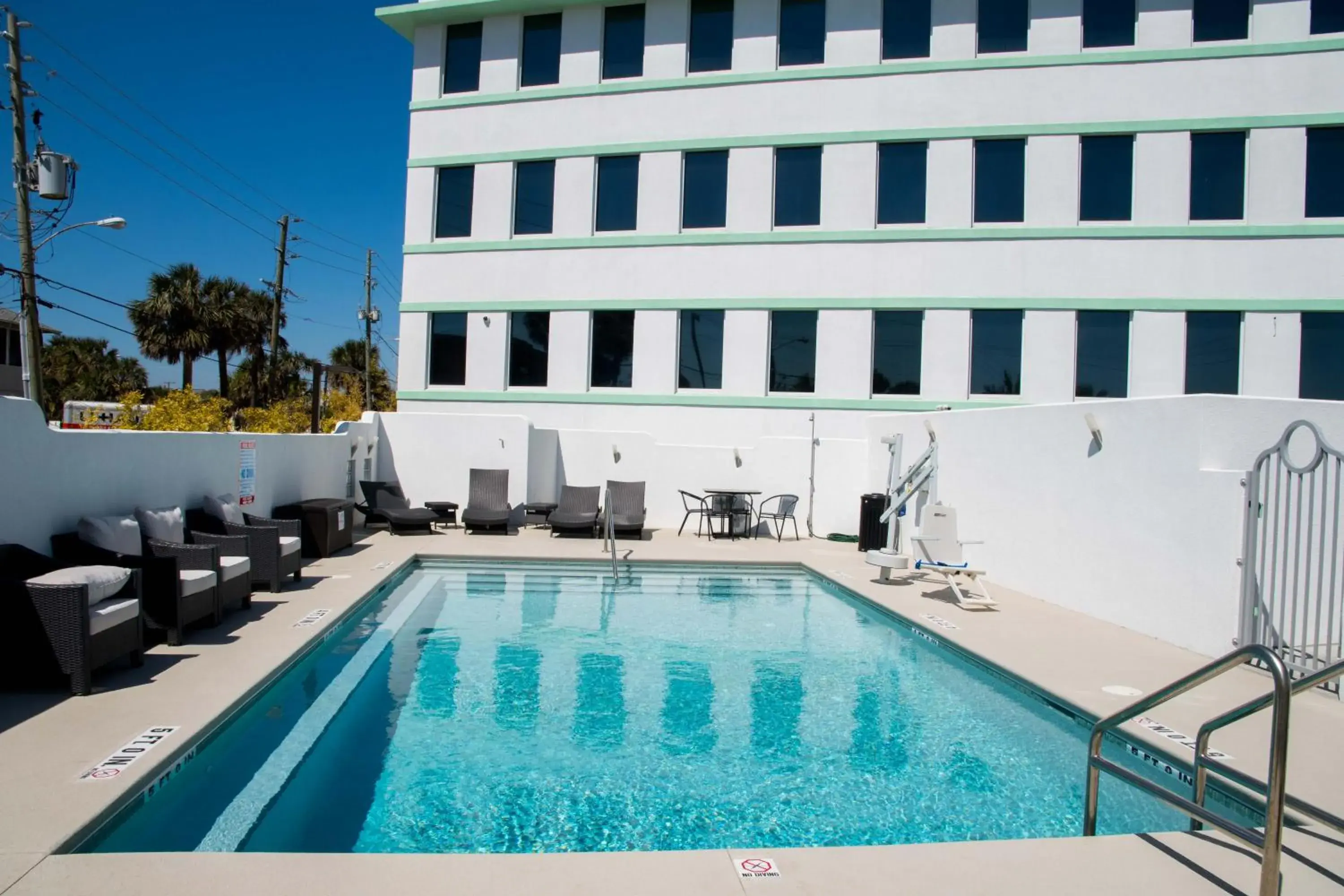 Swimming Pool in The Streamline Hotel - Daytona Beach