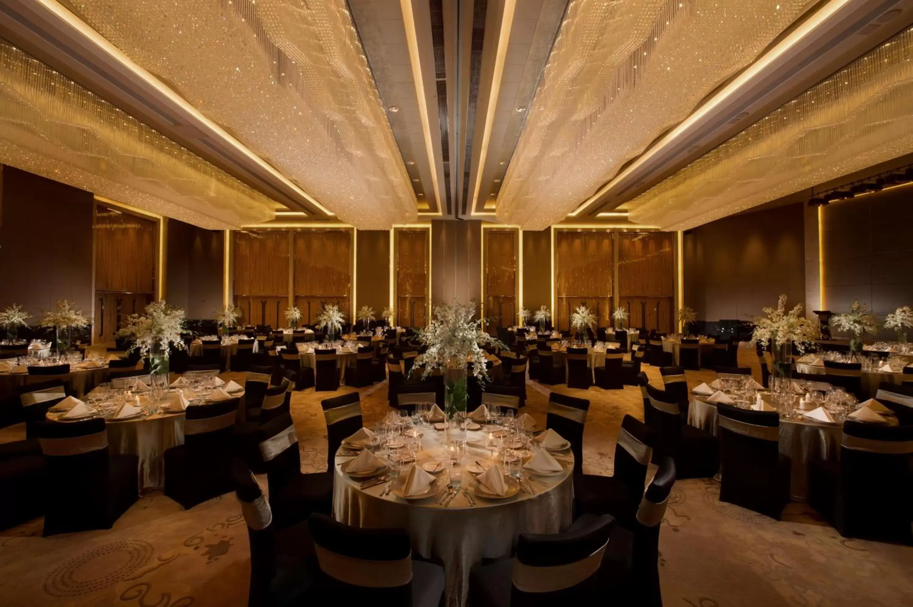 Meeting/conference room, Restaurant/Places to Eat in Hilton Zhongshan Downtown