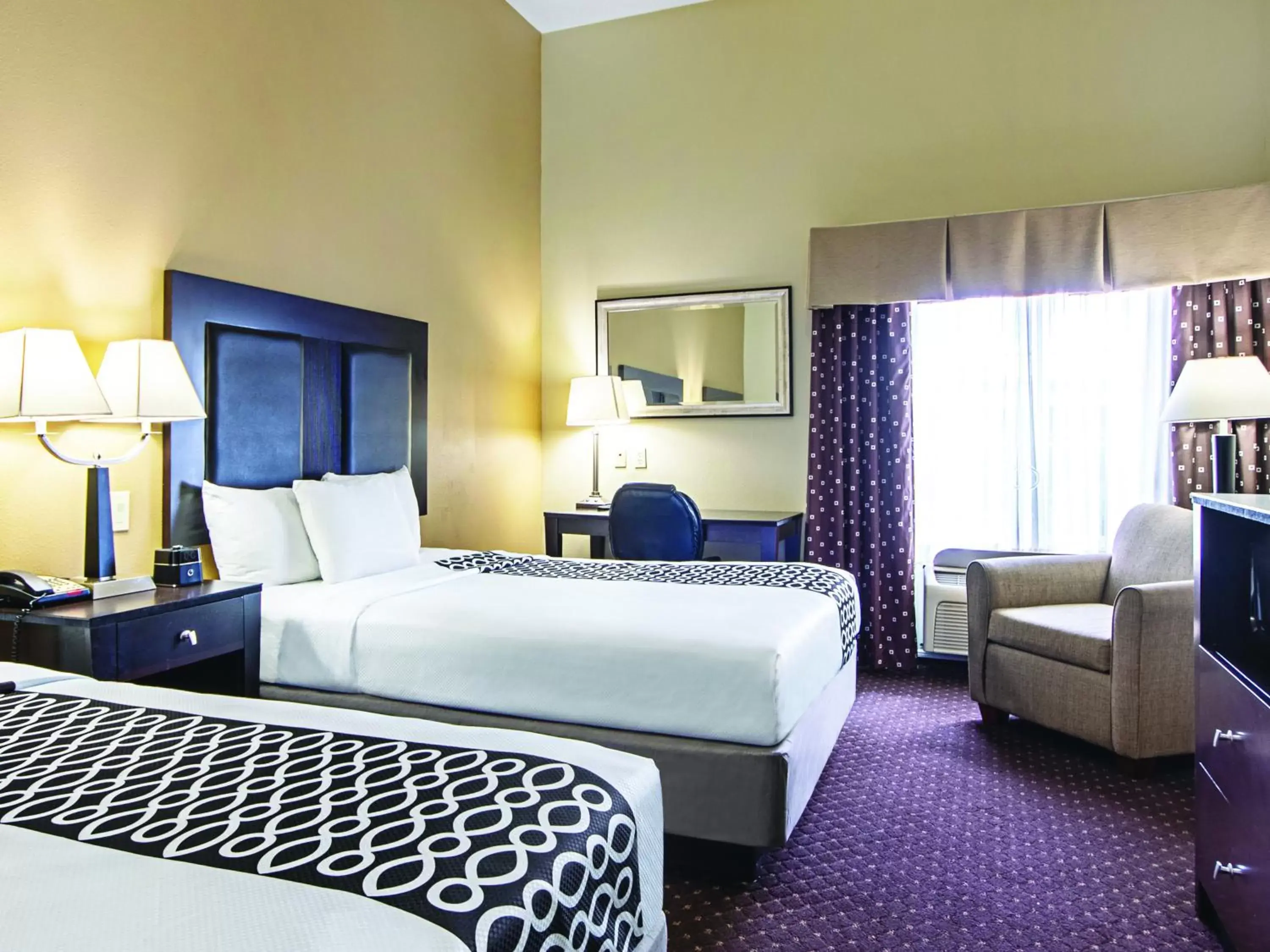 Photo of the whole room, Bed in La Quinta by Wyndham Houston New Caney Photo of the whole room, Bed in La Quinta by Wyndham Houston New Caney