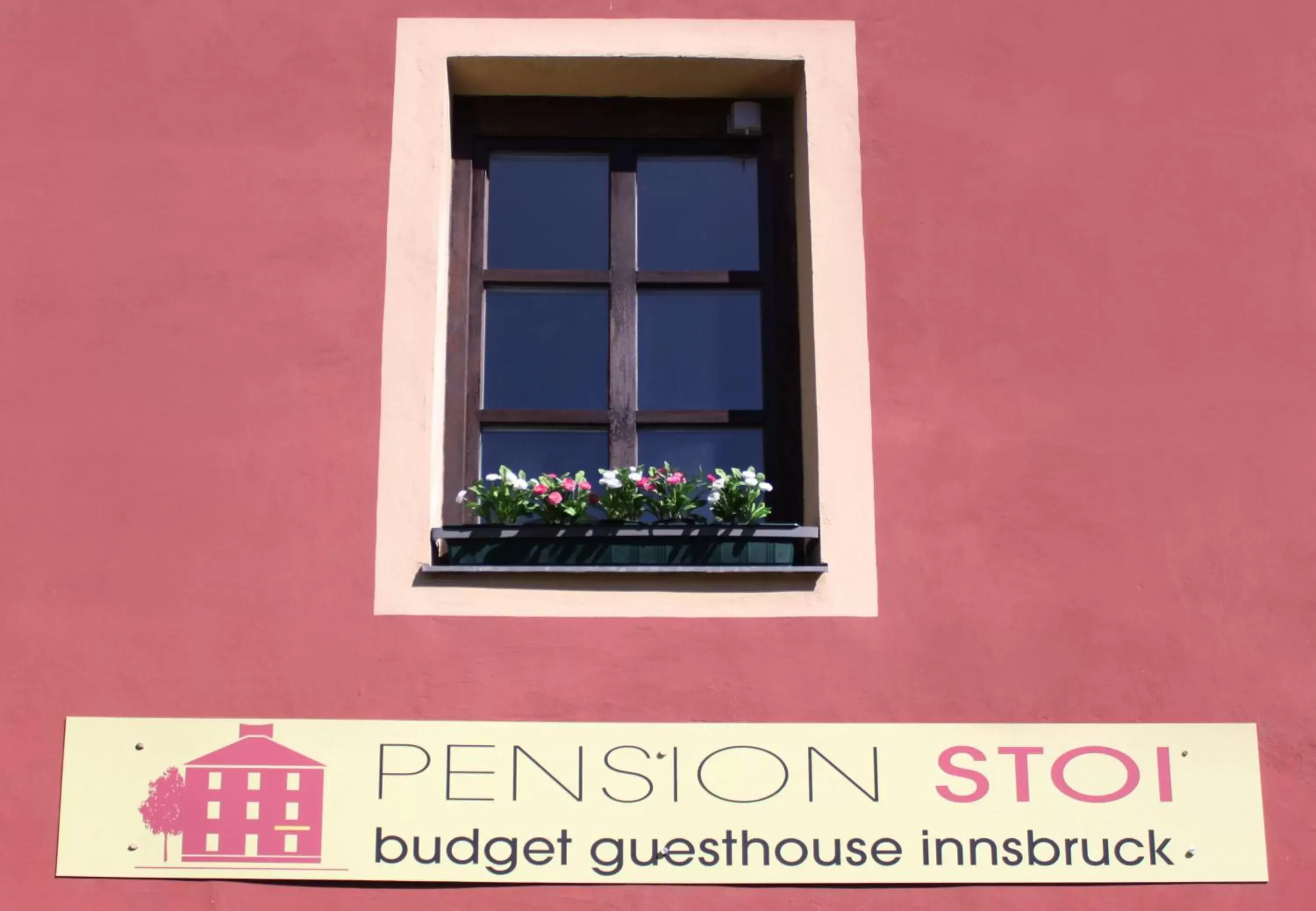 Facade/entrance in Pension Stoi budget guesthouse