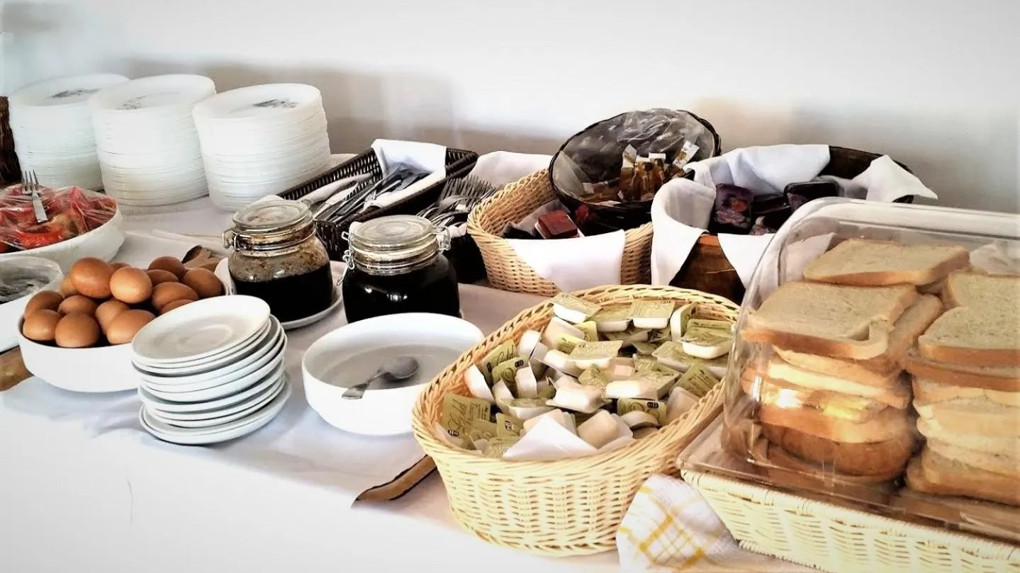 Buffet breakfast in Marion Hotel