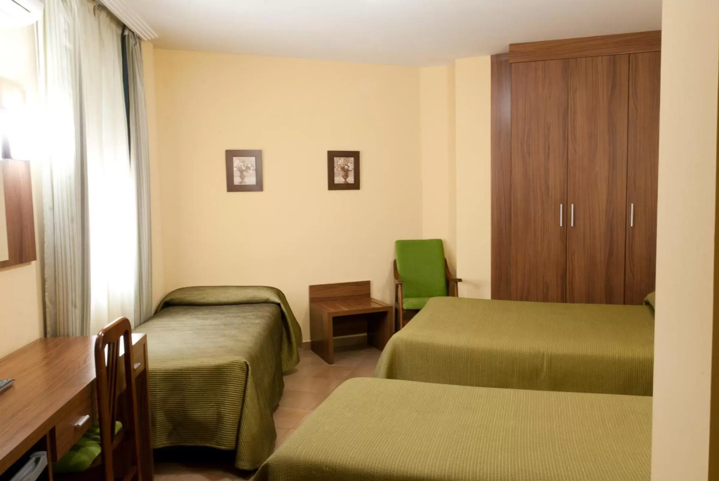Photo of the whole room, Bed in Hotel Hidalgo Quijada