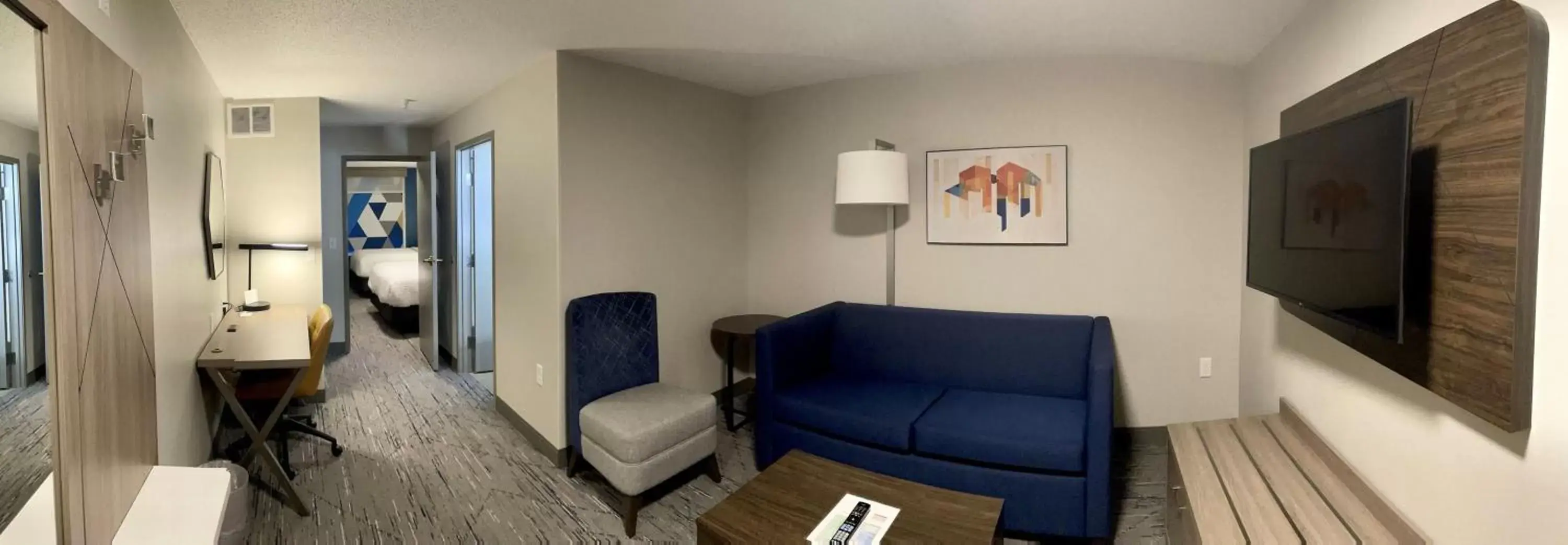 Living room, Seating Area in Holiday Inn Express & Suites Marquette, an IHG Hotel