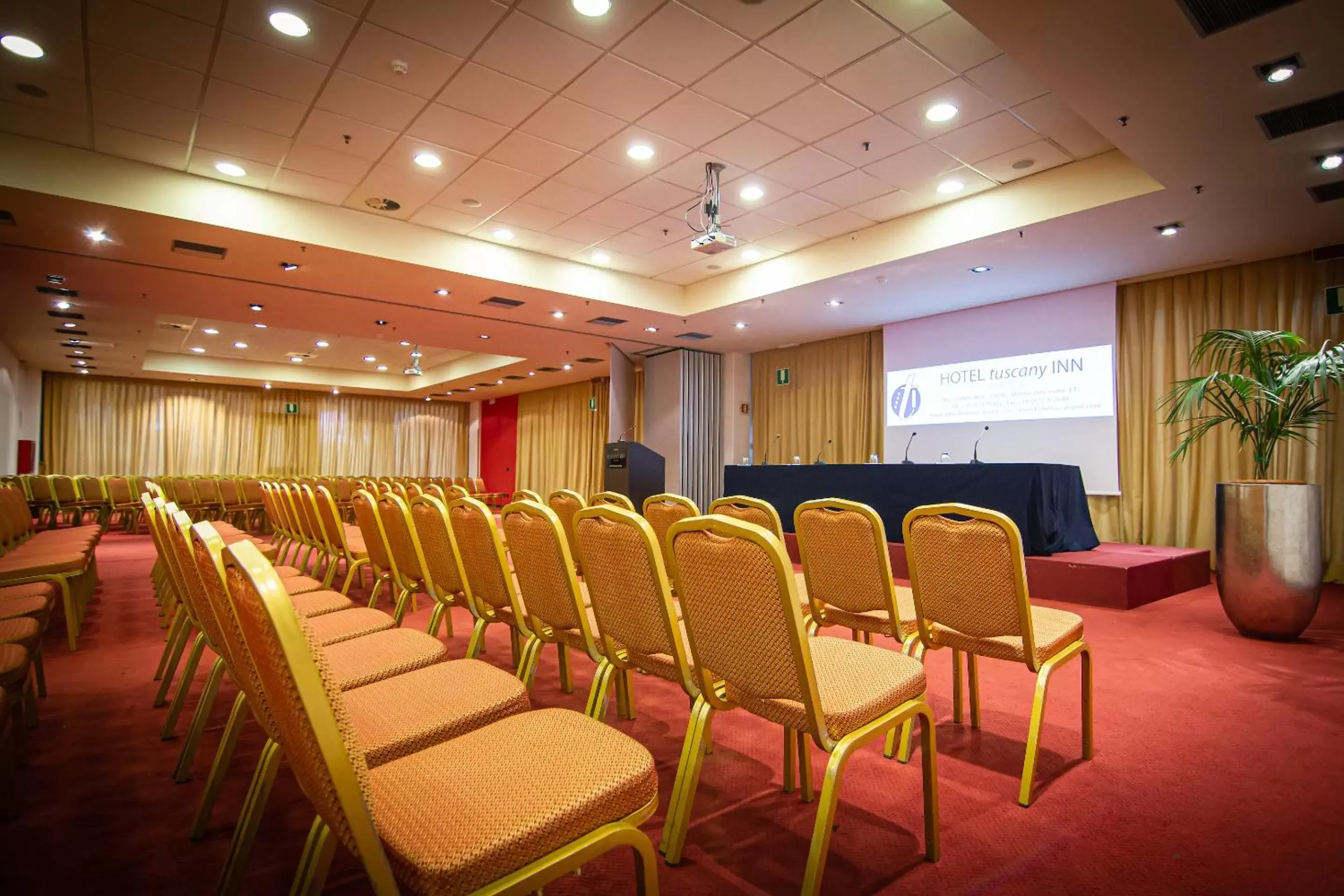 Business facilities in Tuscany Inn