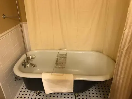 Bathroom in Weatherford Hotel