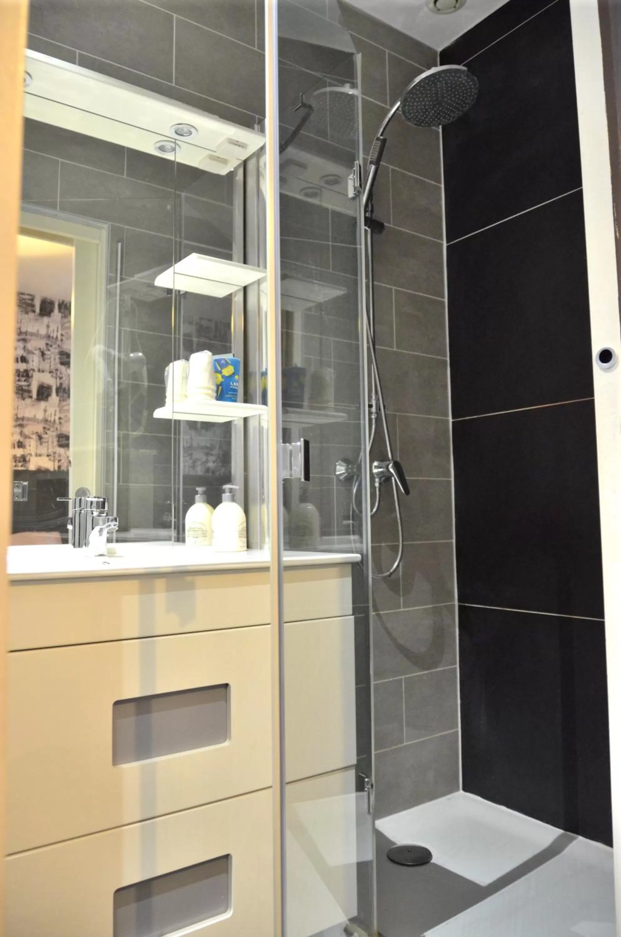 Bathroom in Aux Lys d'Or