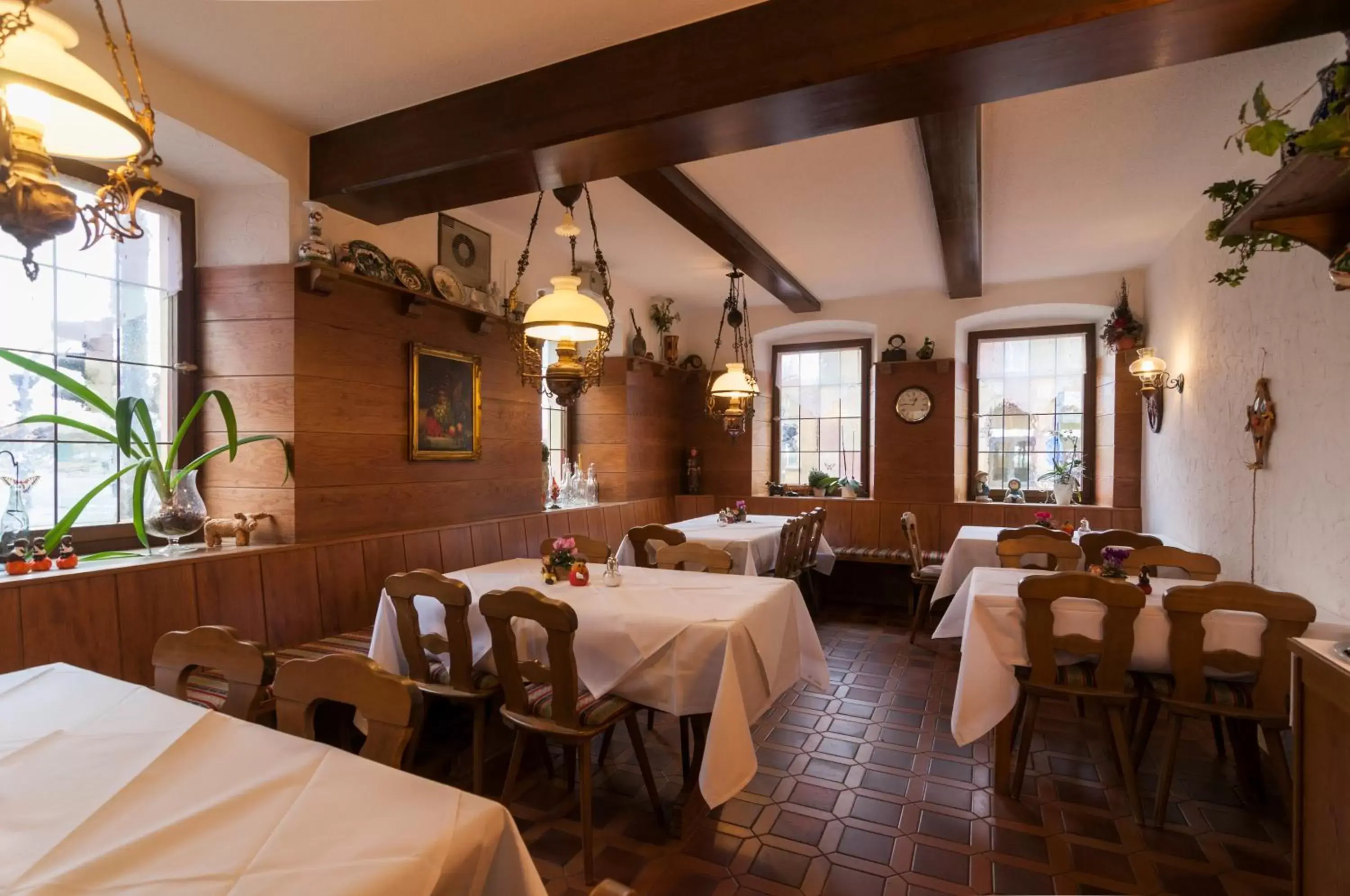 Food and drinks, Restaurant/Places to Eat in Hotel Rothenburger Hof