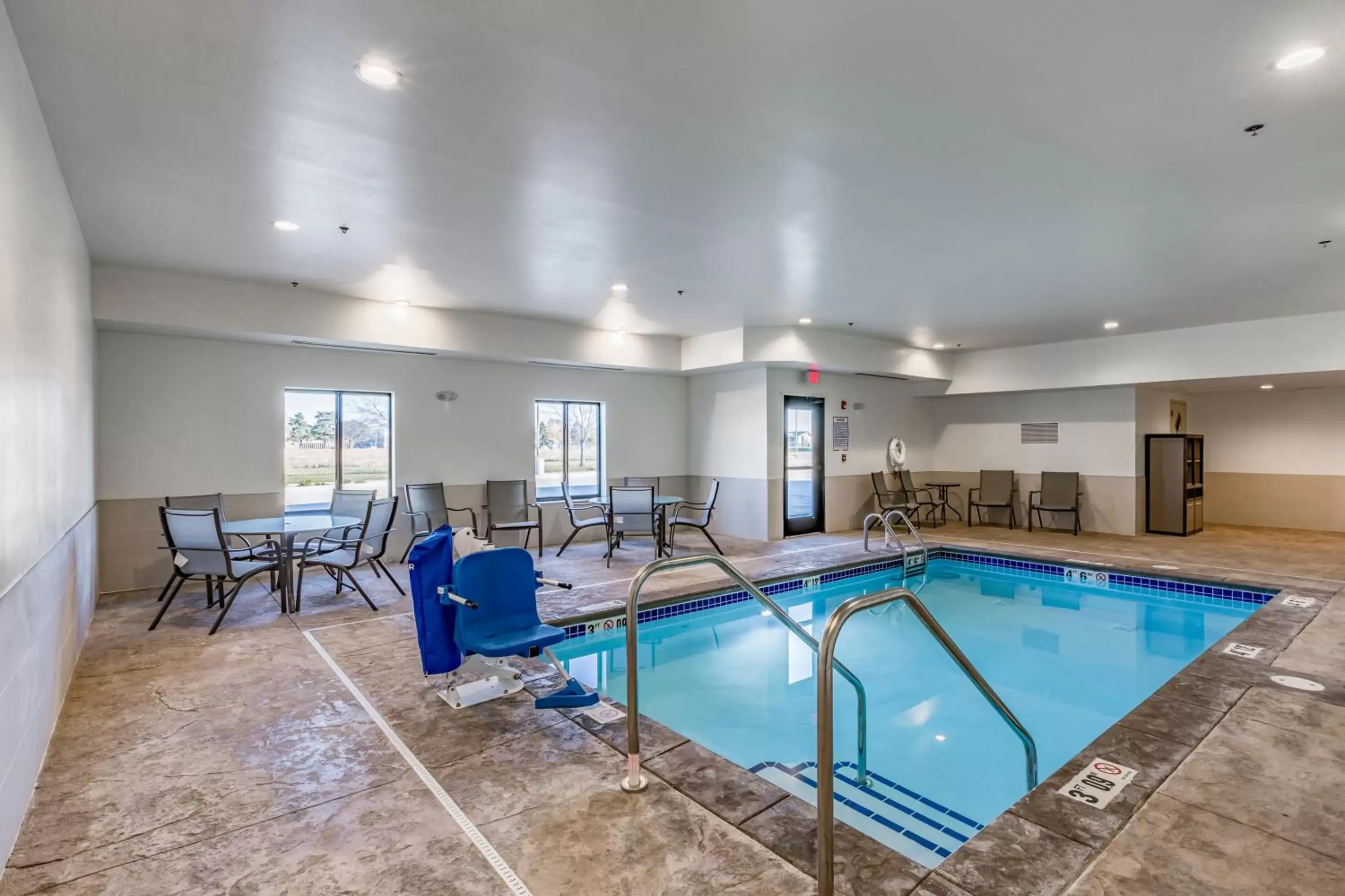 Swimming Pool in Comfort Inn Altoona-Des Moines