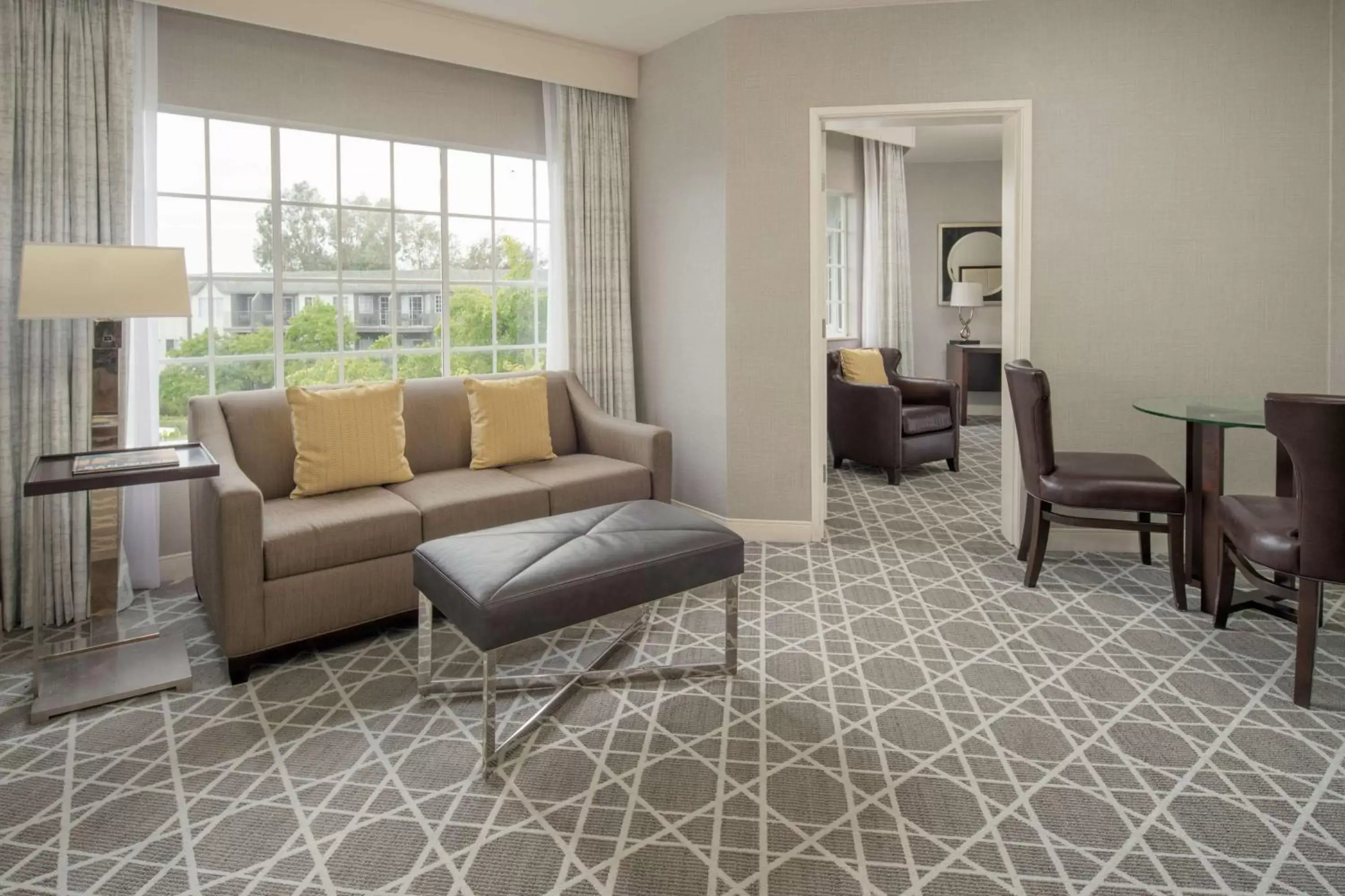 Living room, Seating Area in Hilton San Diego/Del Mar