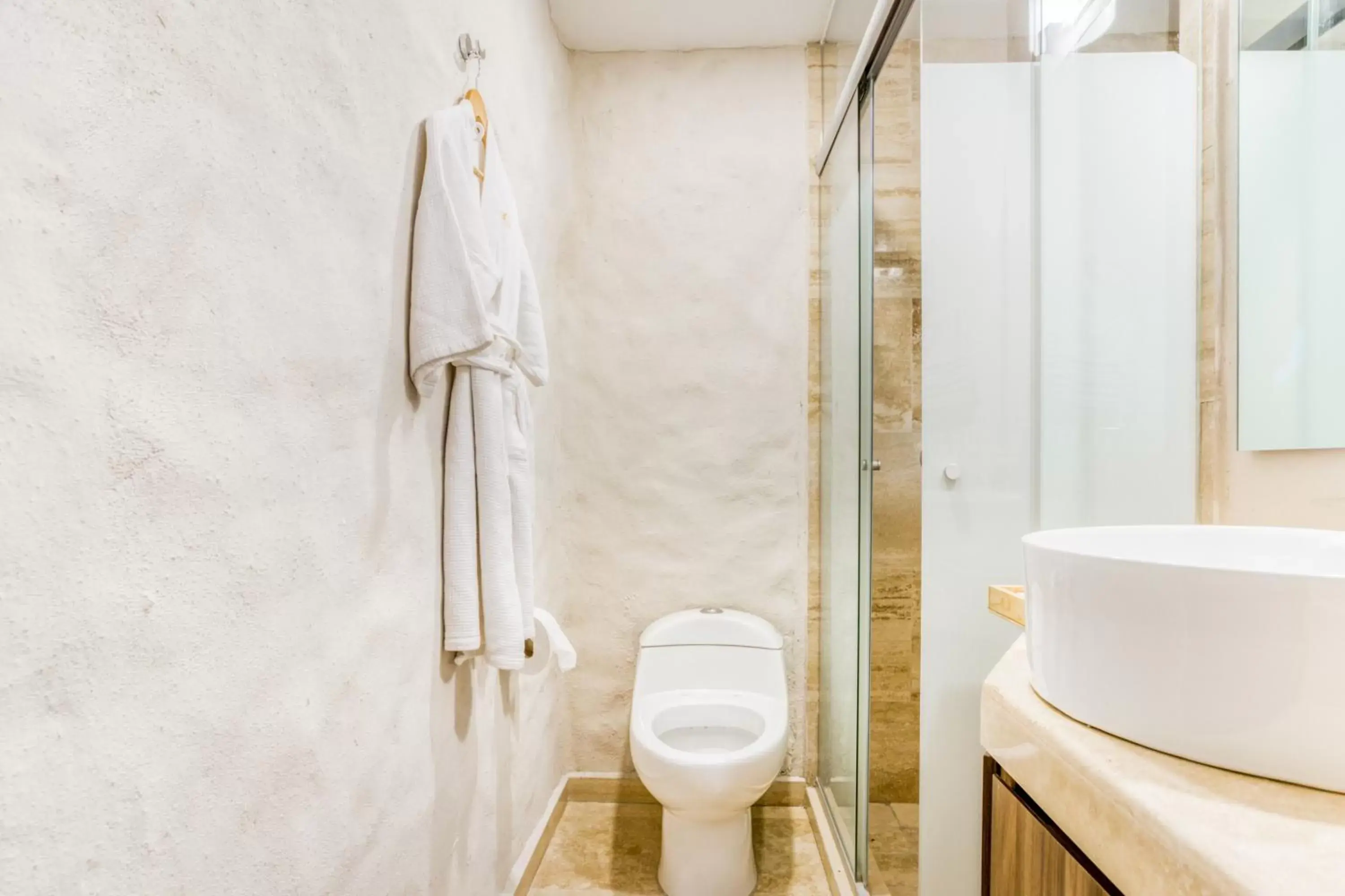 Toilet, Bathroom in Milagro Hotel