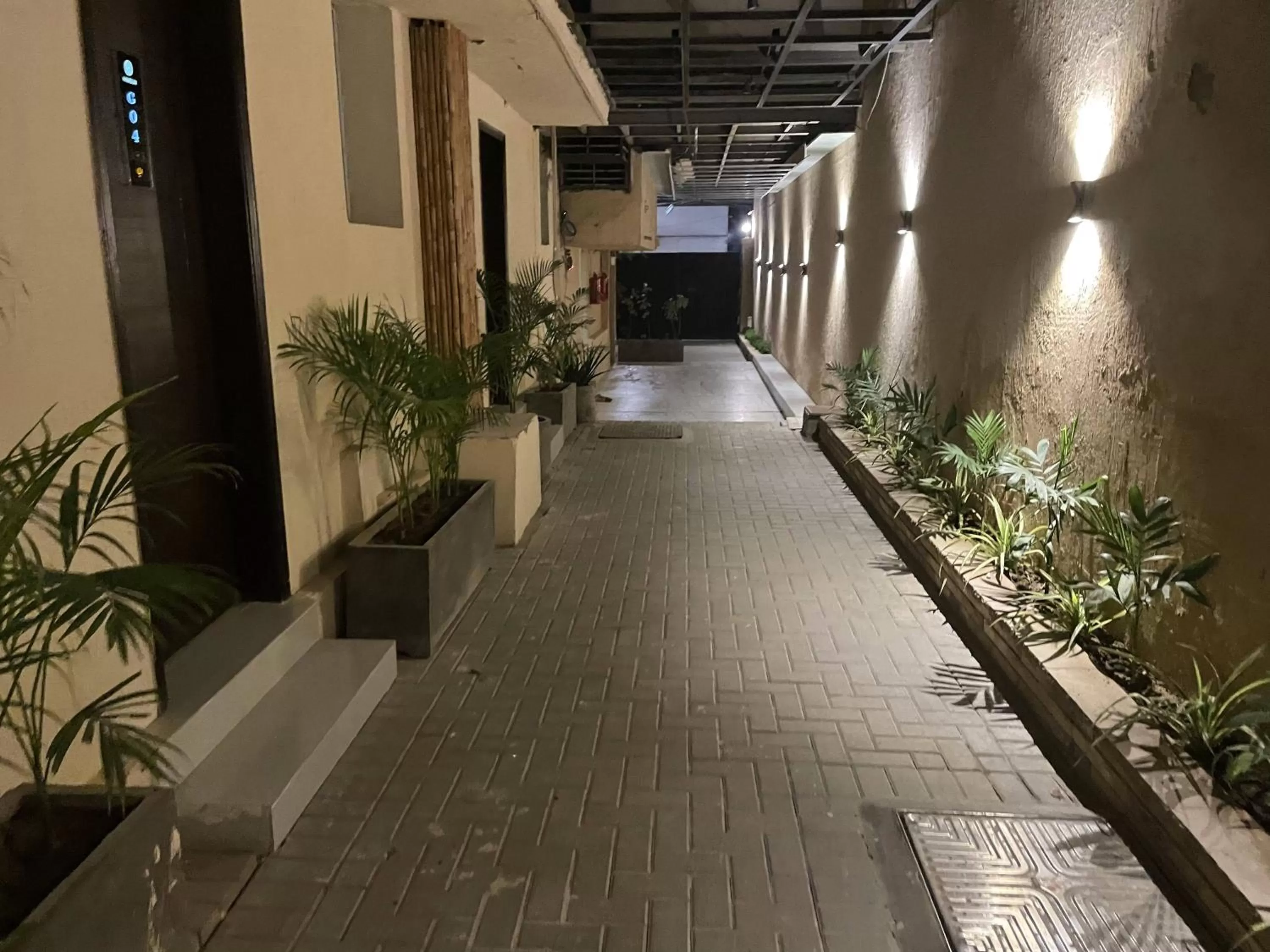 Facade/entrance in Hamsun Shahrah-e-Faisal