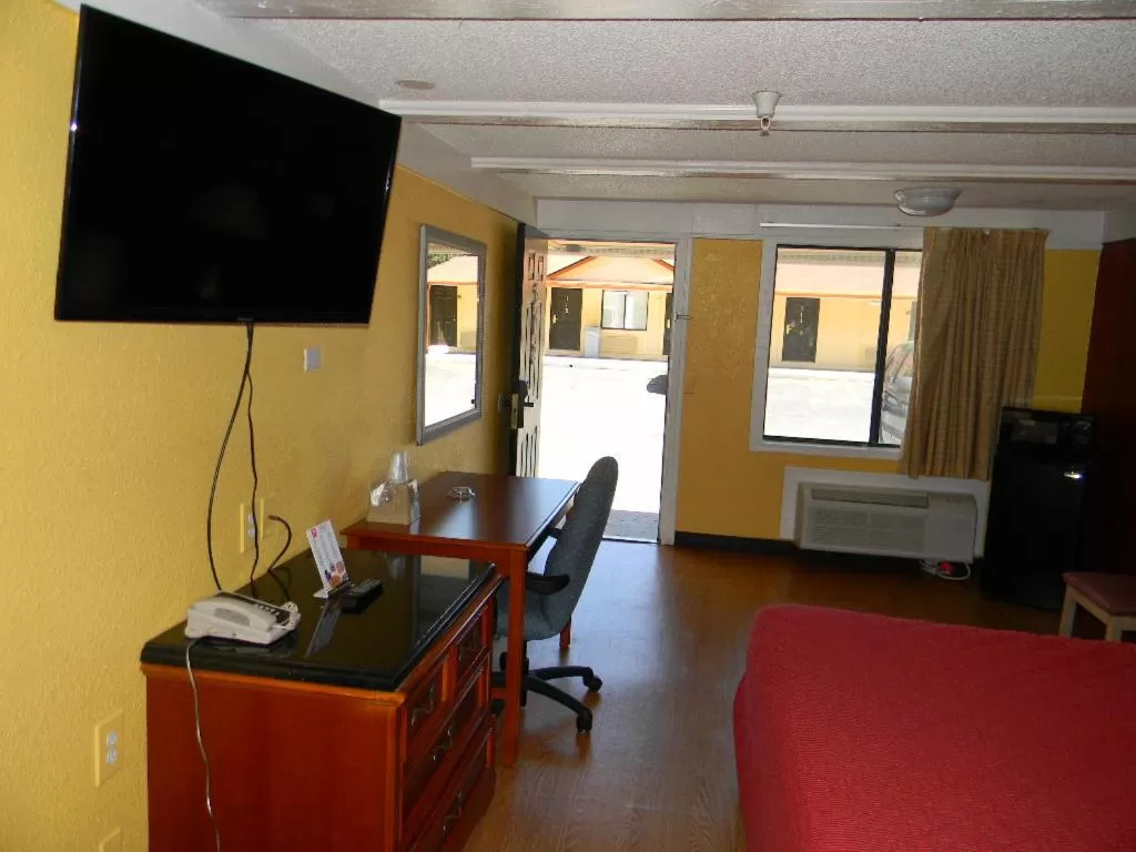 TV and multimedia, TV/Entertainment Center in SleepWell Stockbridge