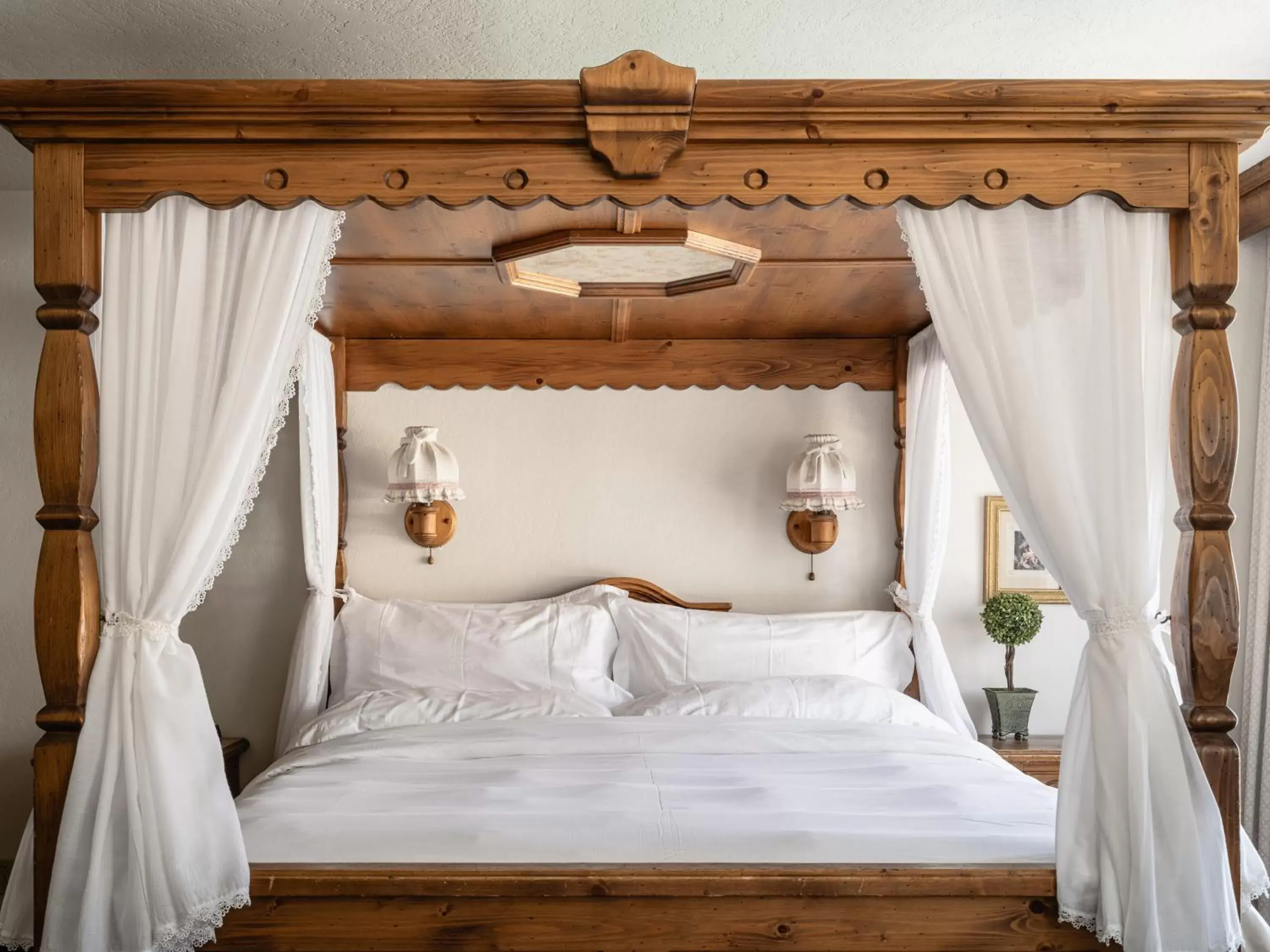Bed in Enzian Inn