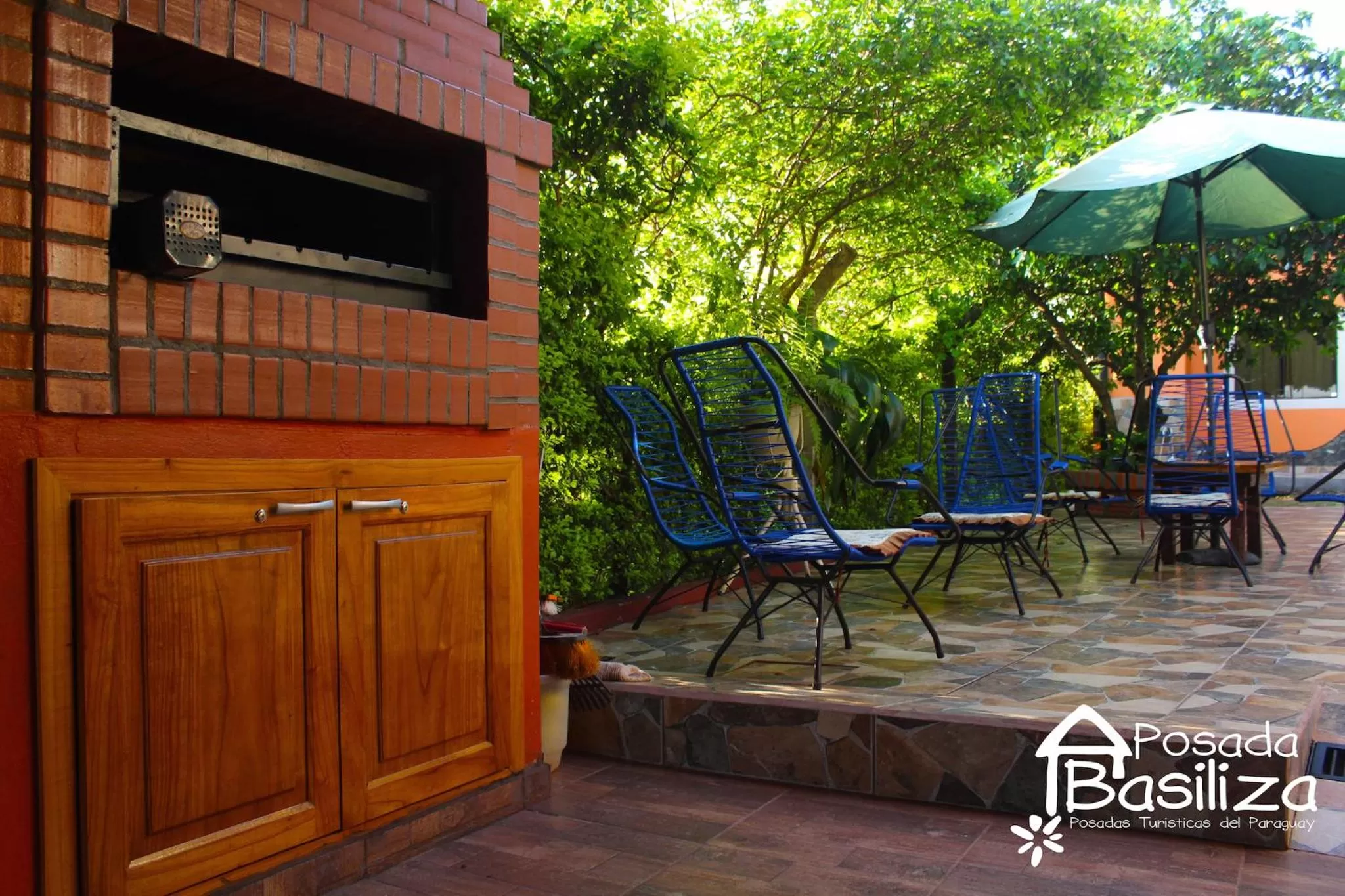 Posada Basiliza, Encarnación PY
