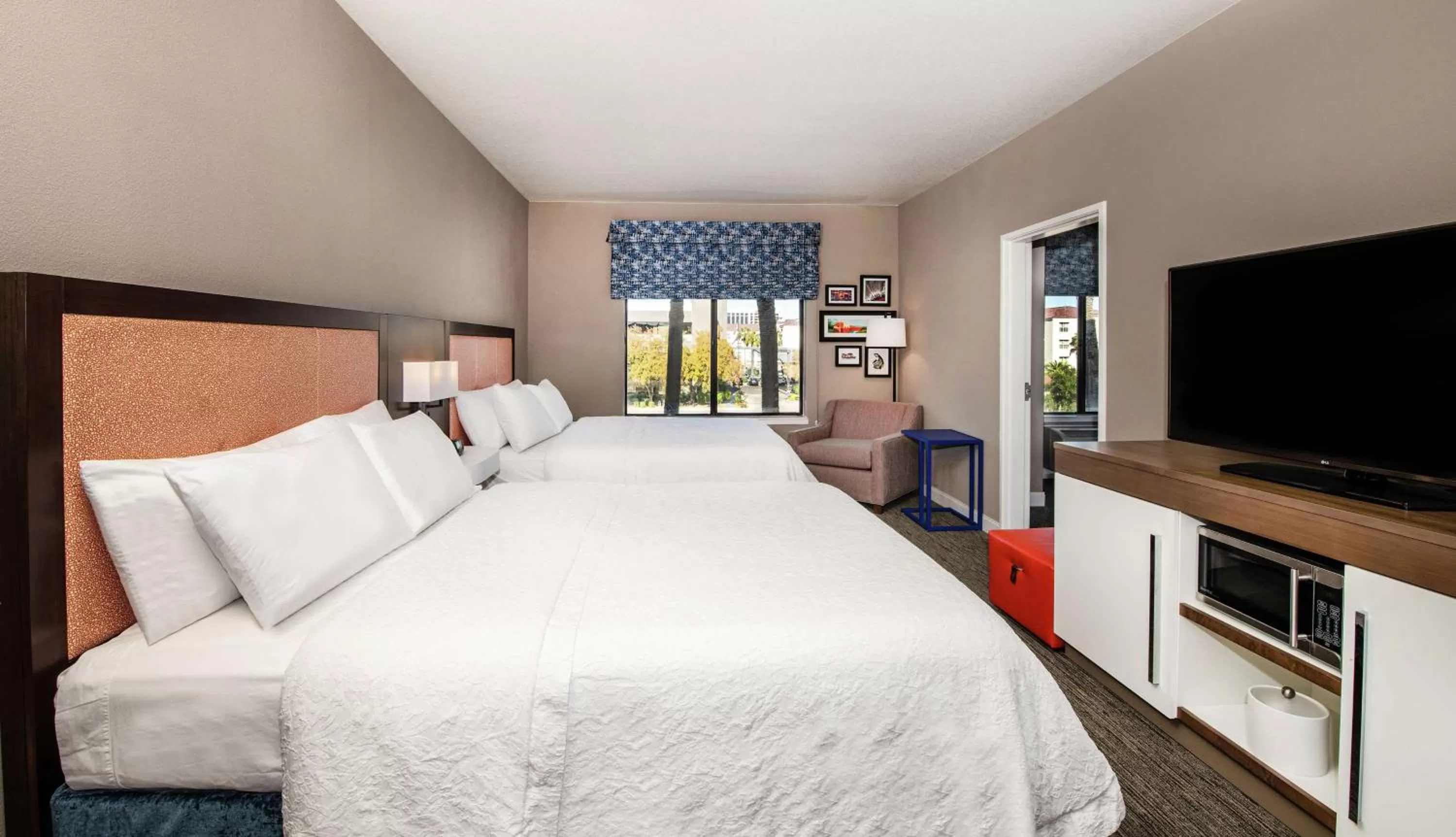 Bed in Hampton Inn Phoenix Airport North