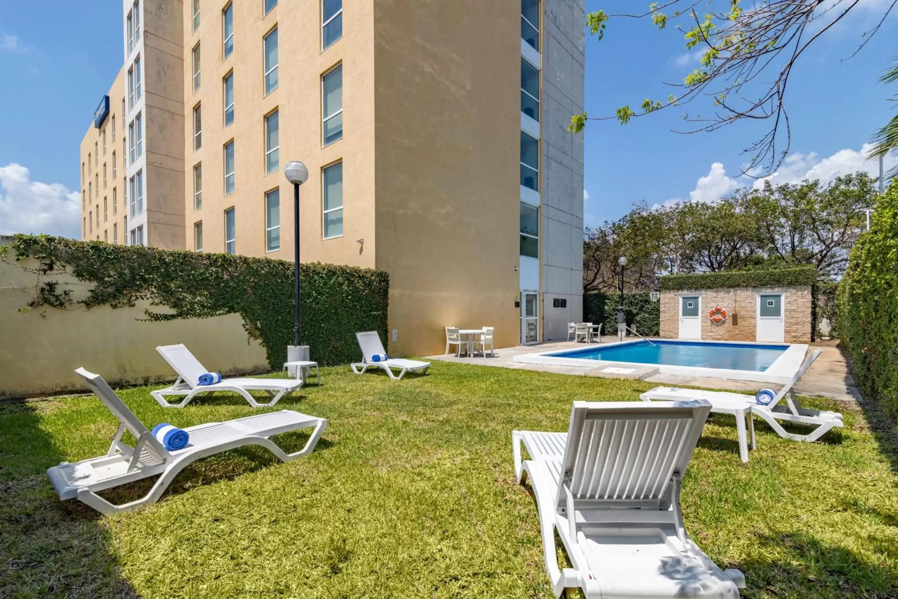 Swimming Pool in City Express by Marriott Chetumal